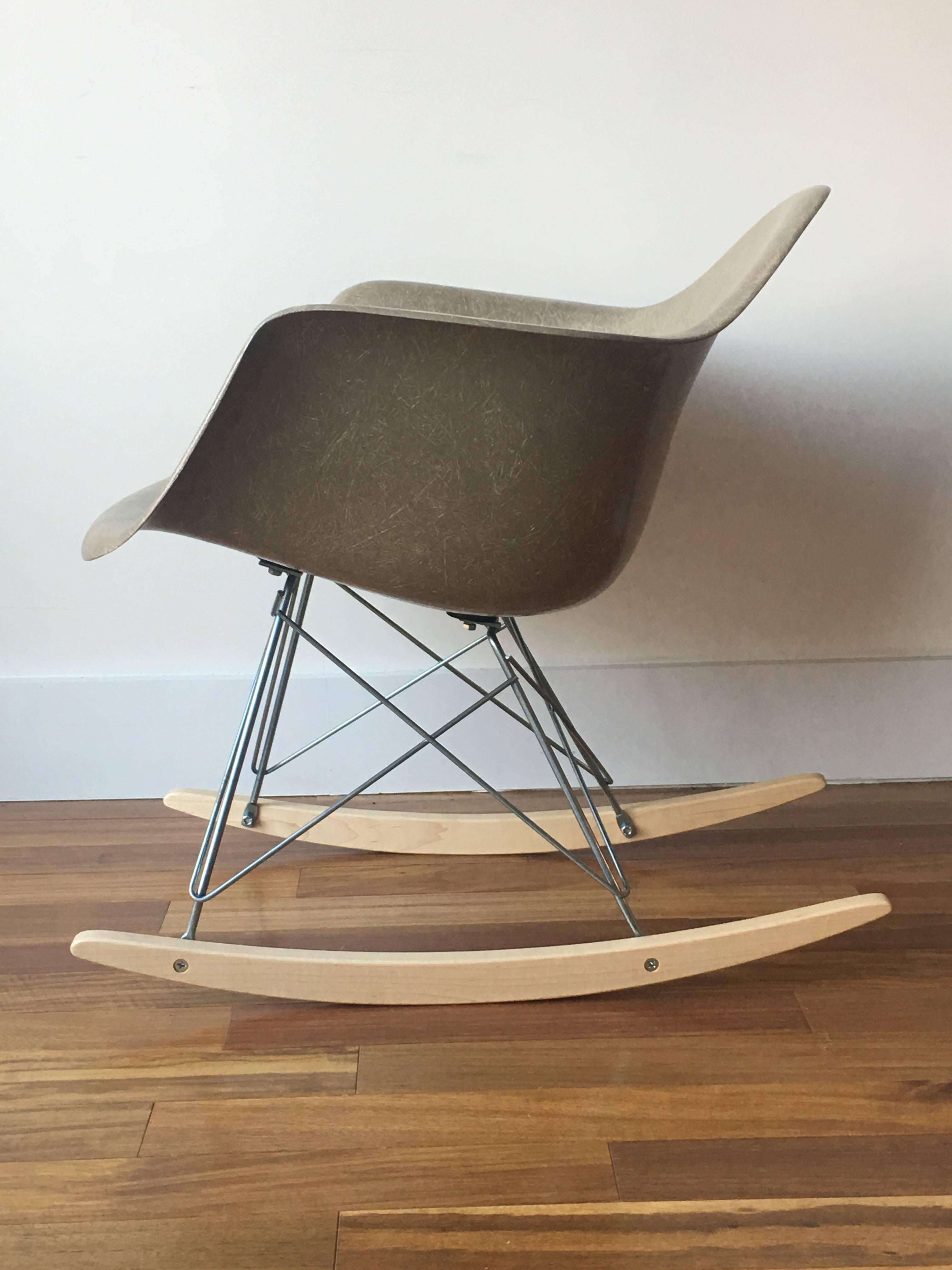 Herman Miller Eames RAR rocking chair in raw umber. Rare color. Shell in perfect condition. New modern conscience base.