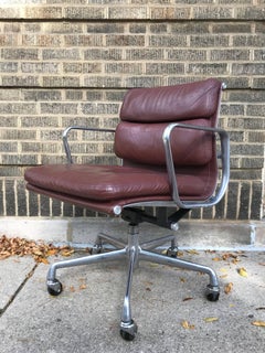 Herman Miller Eames Soft Pad Management Chair