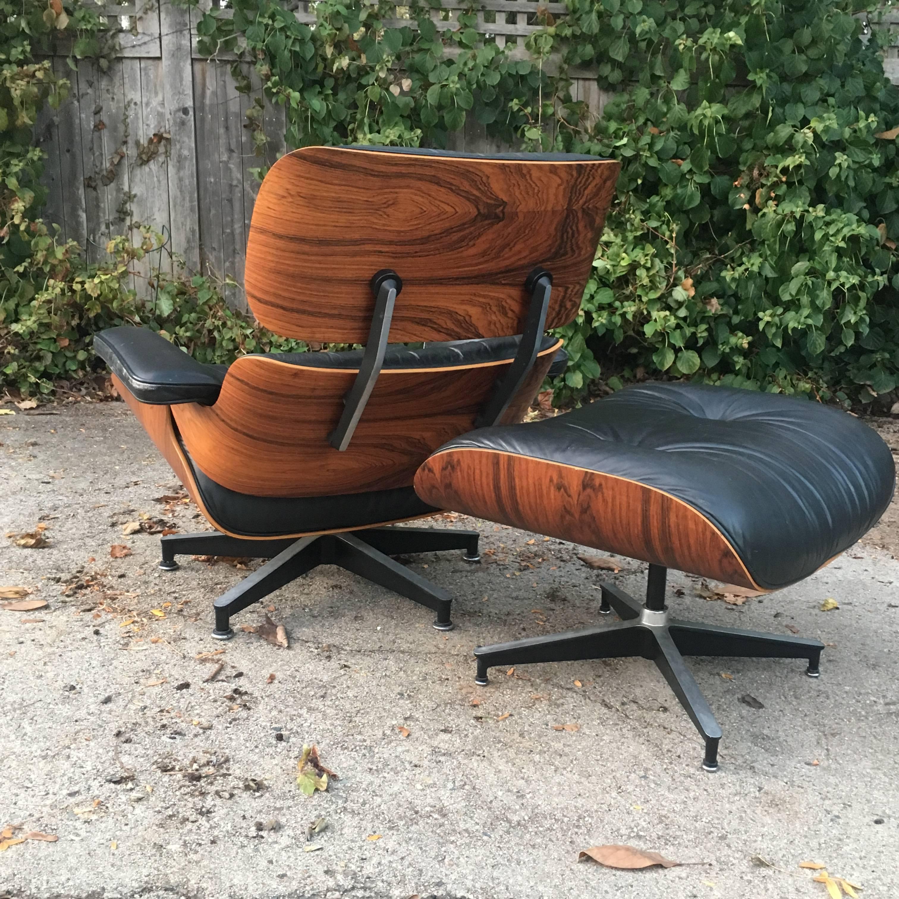 1970s edition in perfect vintage condition. The most attractive rosewood grains we have ever seen out of dozens of chairs. Completely original wood and leather and parts. A superb example of this iconic design.