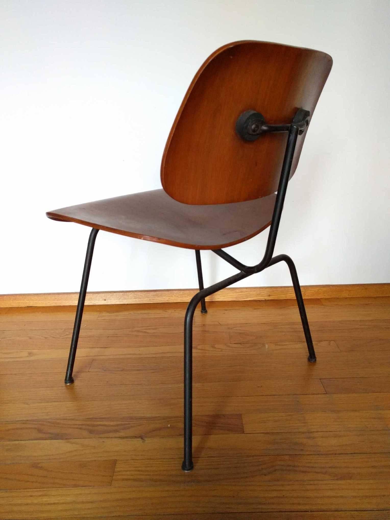 Mid-Century Modern Early Herman Miller Eames DCM Chair in Walnut