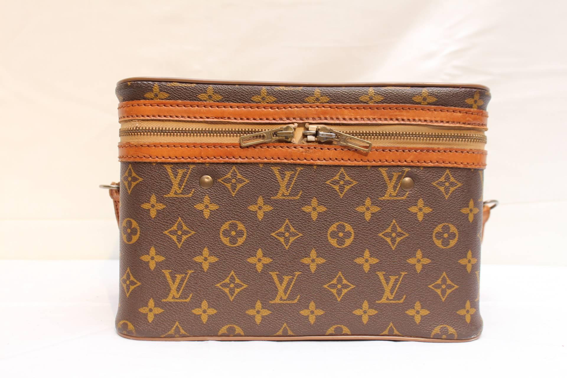 The iconic Louis Vuitton vanity case in the classic monogram with golden brass hardware. The interior in a cream leather with three holders and two pockets. Corners reinforced with leather. 