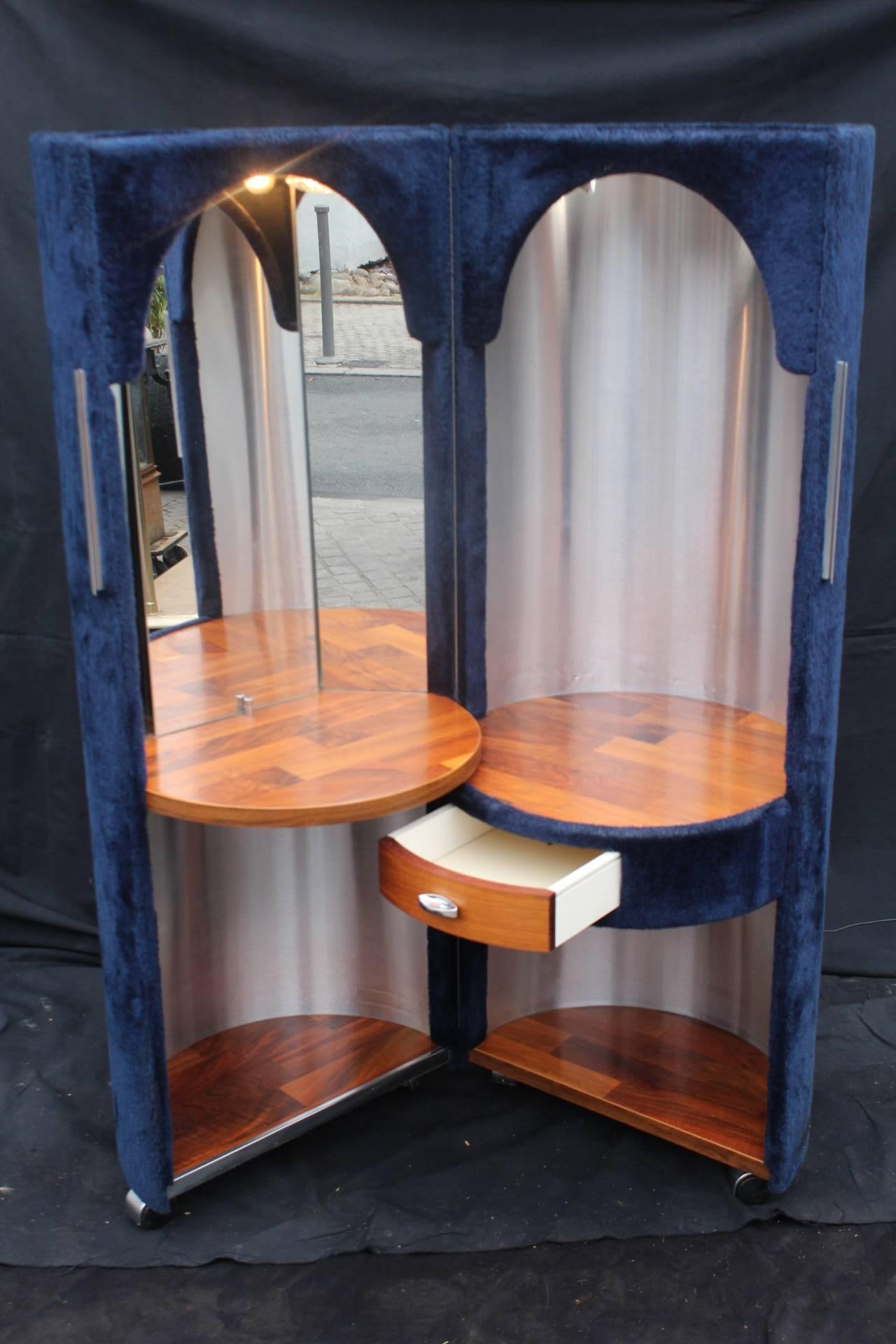 Vanity
Attributed to Poltrona Frau Edition
Pop Design style
1970's

This Pop Design vanity shows a structure of cylindrical shape covered with a synthetic fur. The opening discovers an aluminium inside with a drawer in belt and an integrated