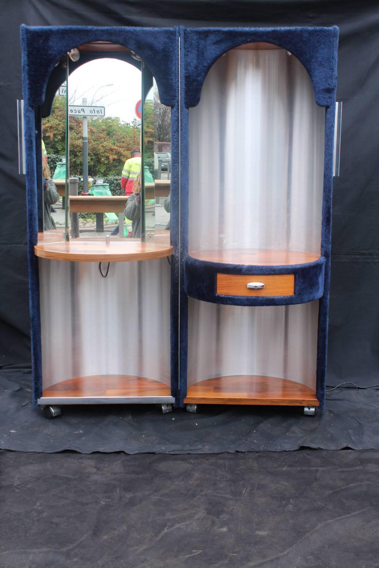 Italian Italy Pop Design Round Mirrored Vanity Attributed to Poltrona Frau, 1970s  For Sale