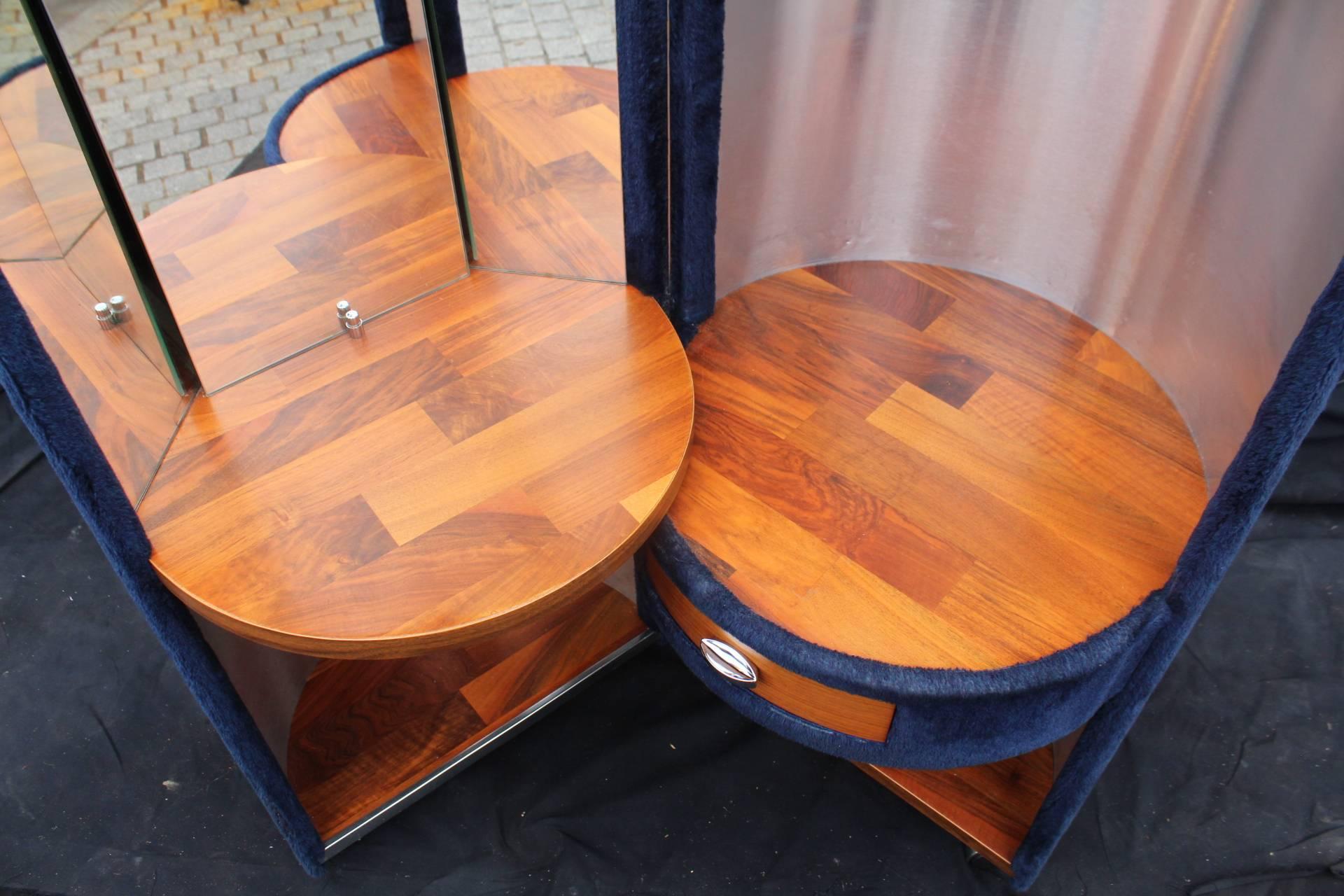 Faux Fur Italy Pop Design Round Mirrored Vanity Attributed to Poltrona Frau, 1970s For Sale