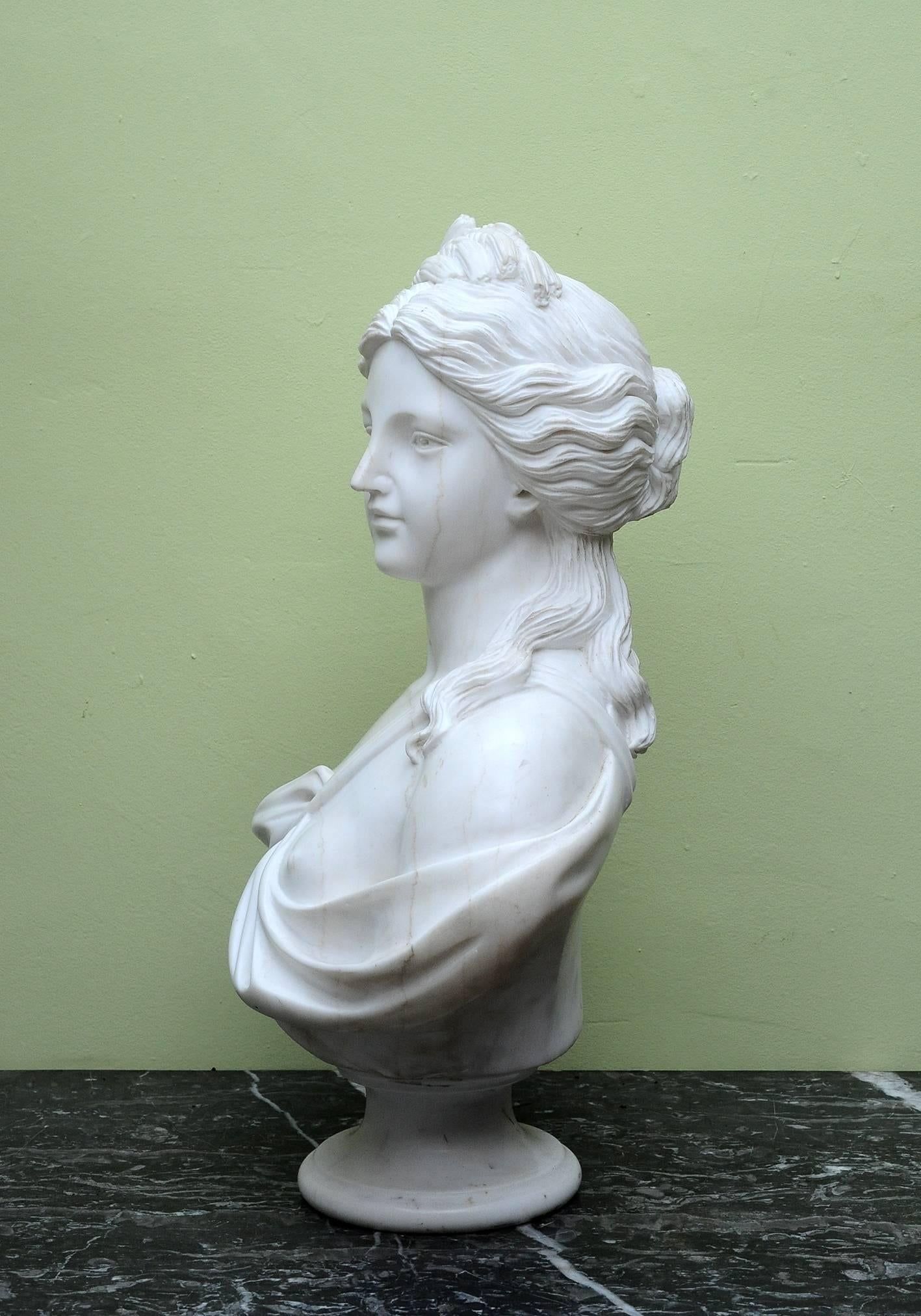 Impressive woman's bust.
White marble,
circa 1940.
Very nice facial features with a lost look absolutely striking. Sitting on a pied douche base.
   