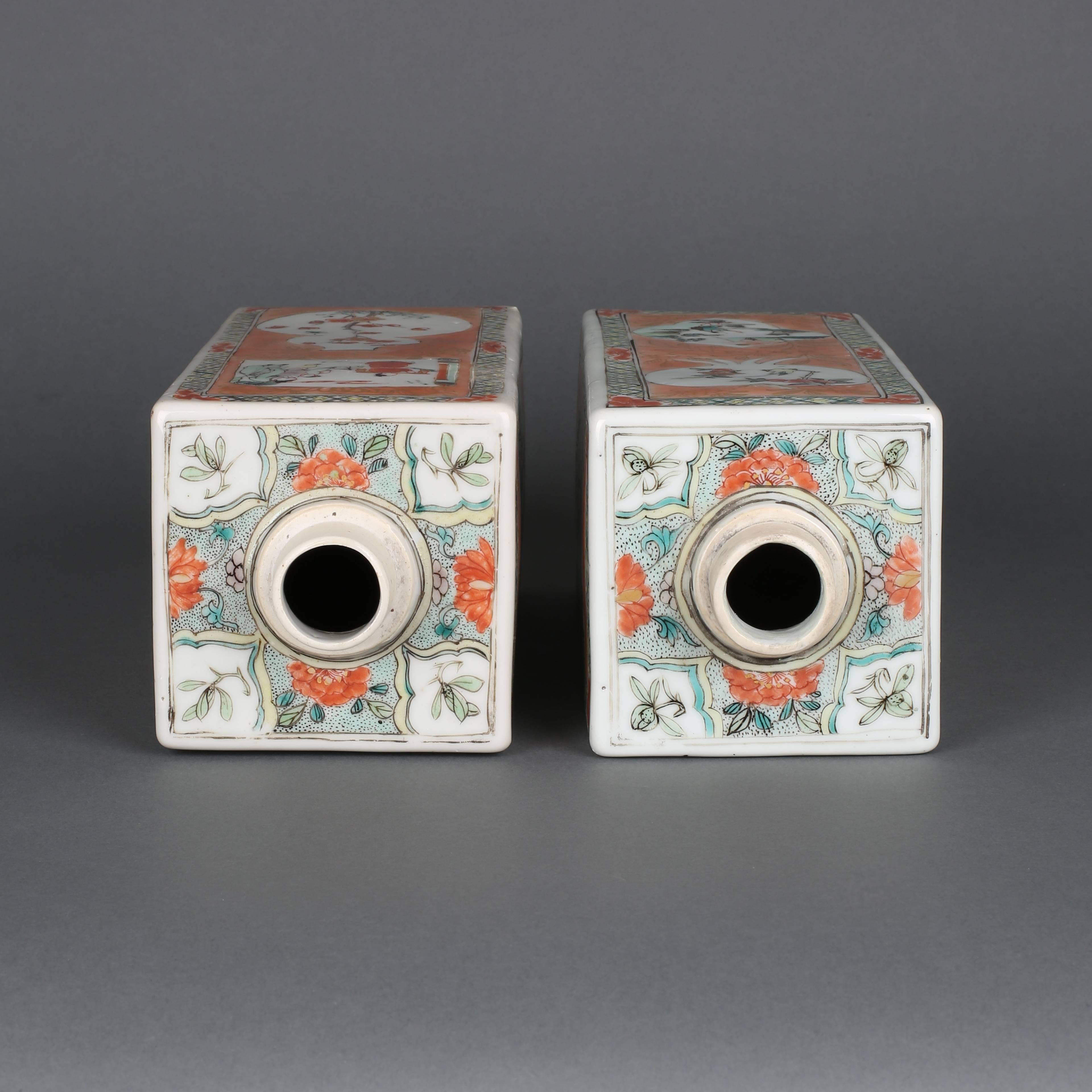 Pair of Chinese Porcelain Famille Verte Square Tea Caddies, 17th Century In Good Condition In London, GB