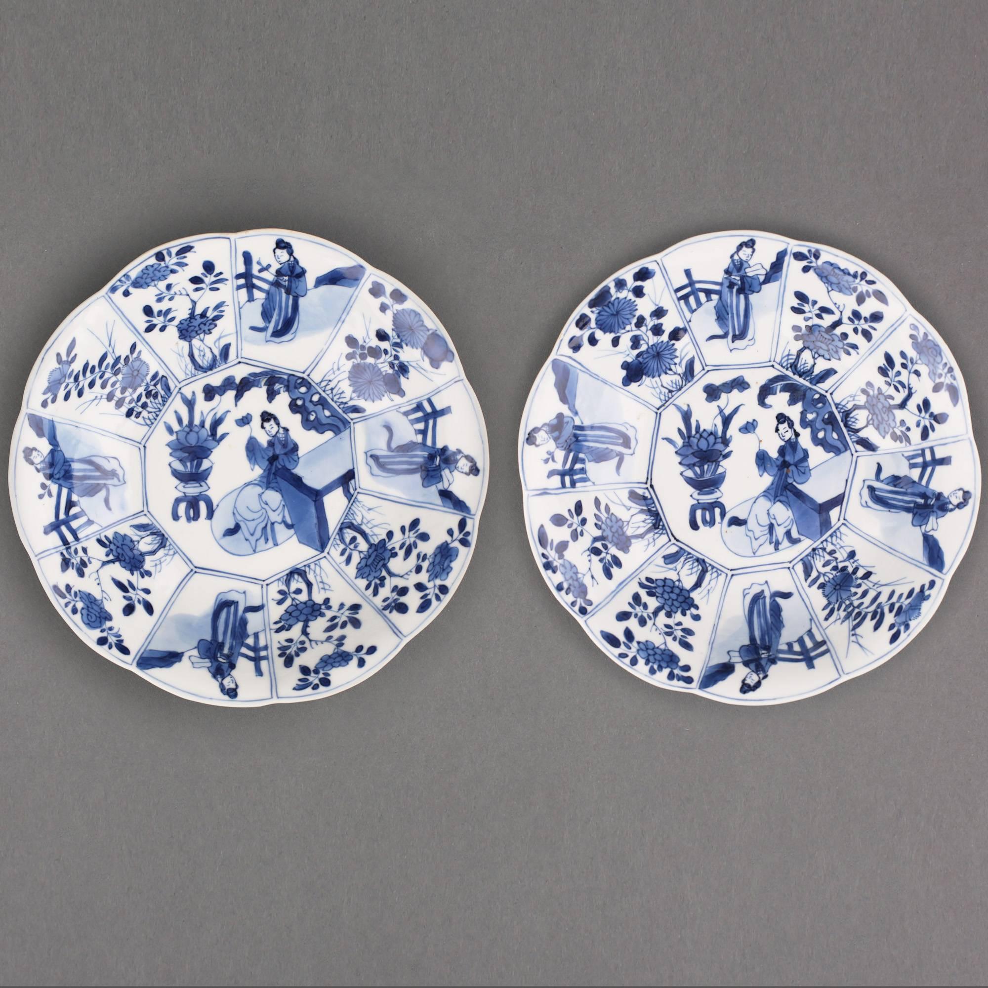 Qing Pair of Chinese Porcelain Blue and White Dishes, 17th Century For Sale