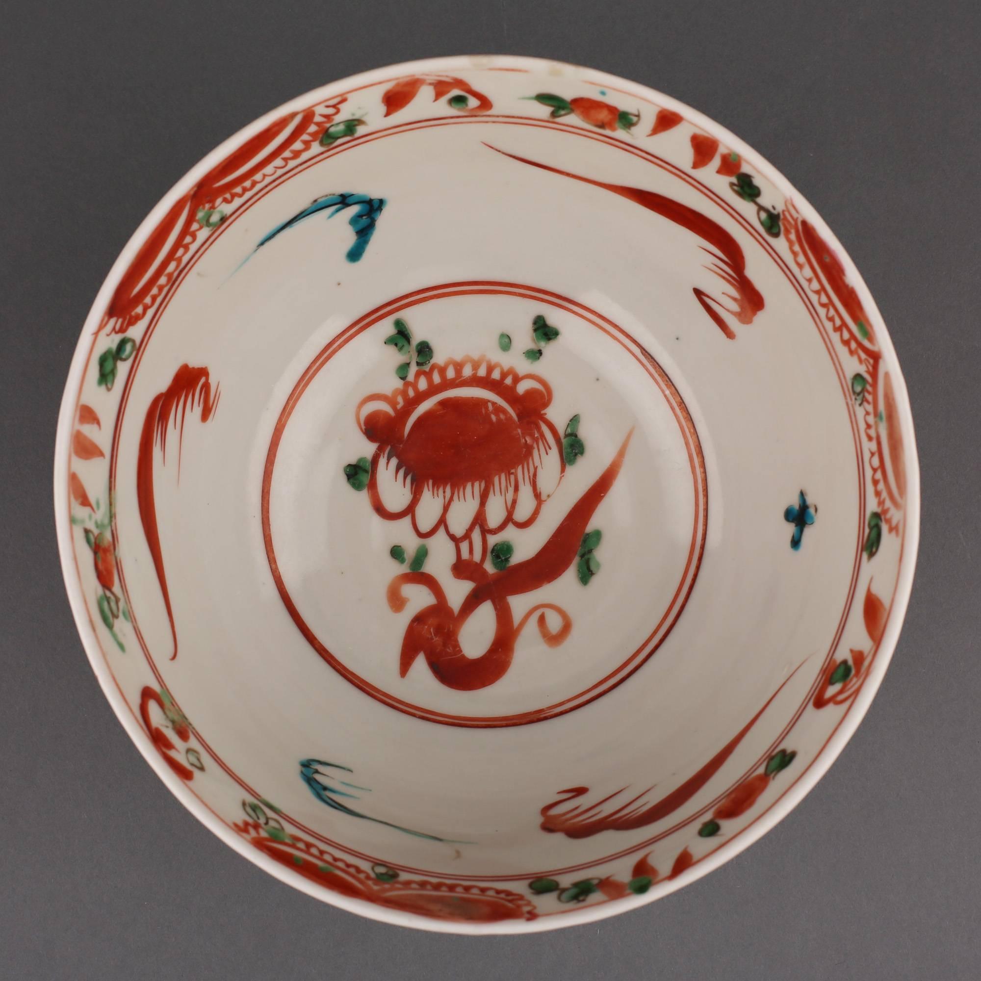 Swatow Chinese Porcelain Wucai Bowl, 16th Century In Excellent Condition For Sale In London, GB