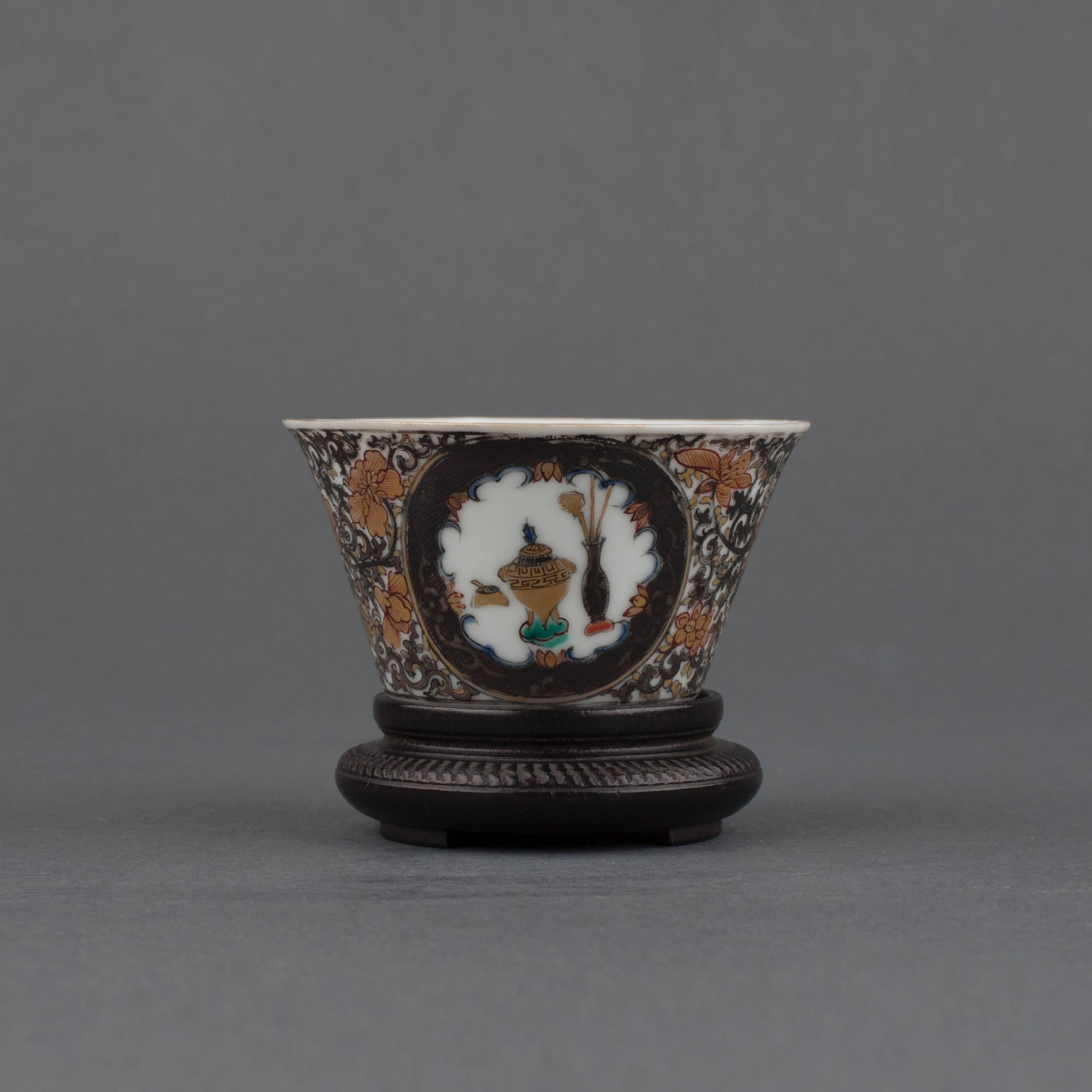 Chinese Porcelain Tea Bowl and Stand, Yongzheng, 18th Century In Good Condition For Sale In London, GB