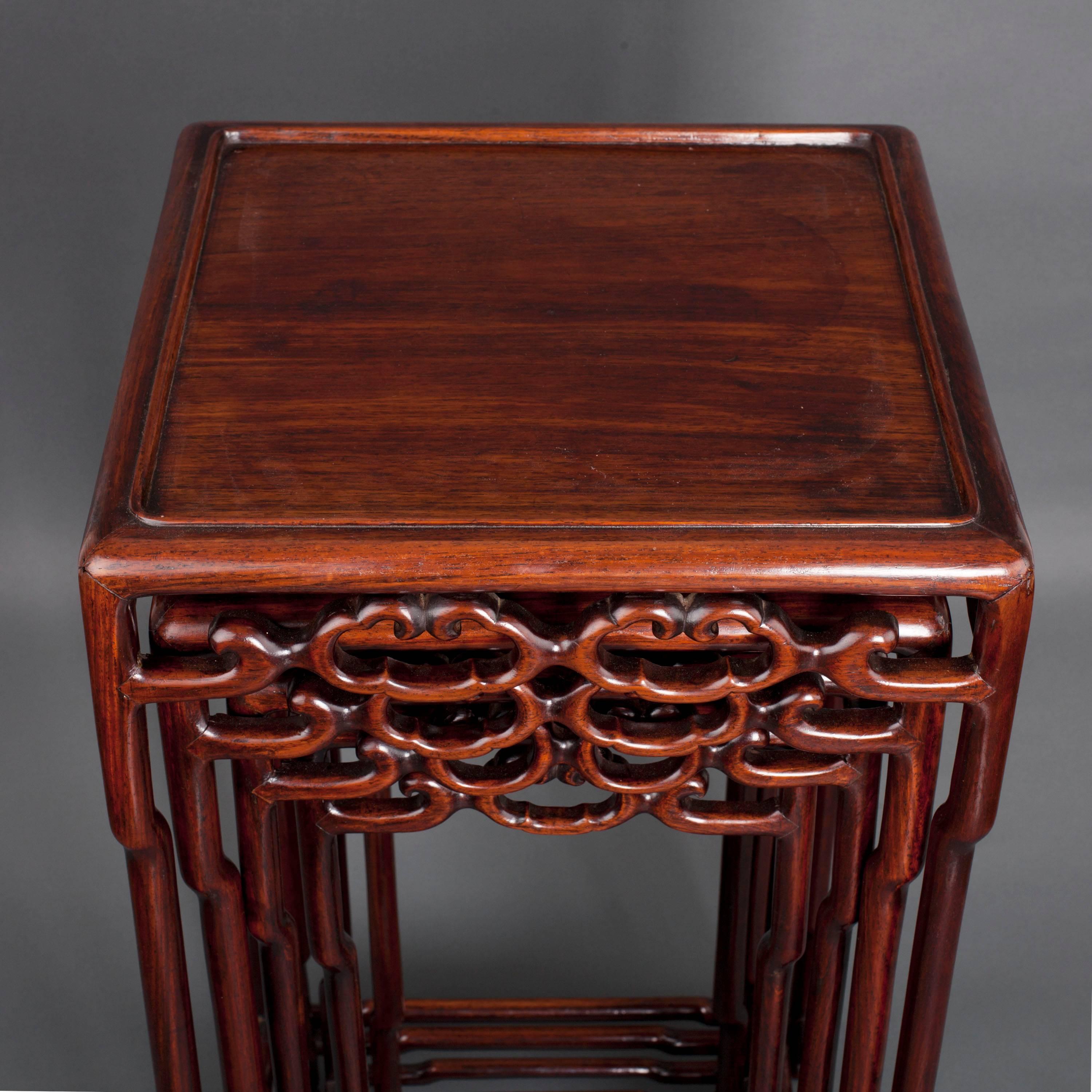Chinese Hongmu Nest of Four Square Tables, circa 1900 In Excellent Condition For Sale In London, GB