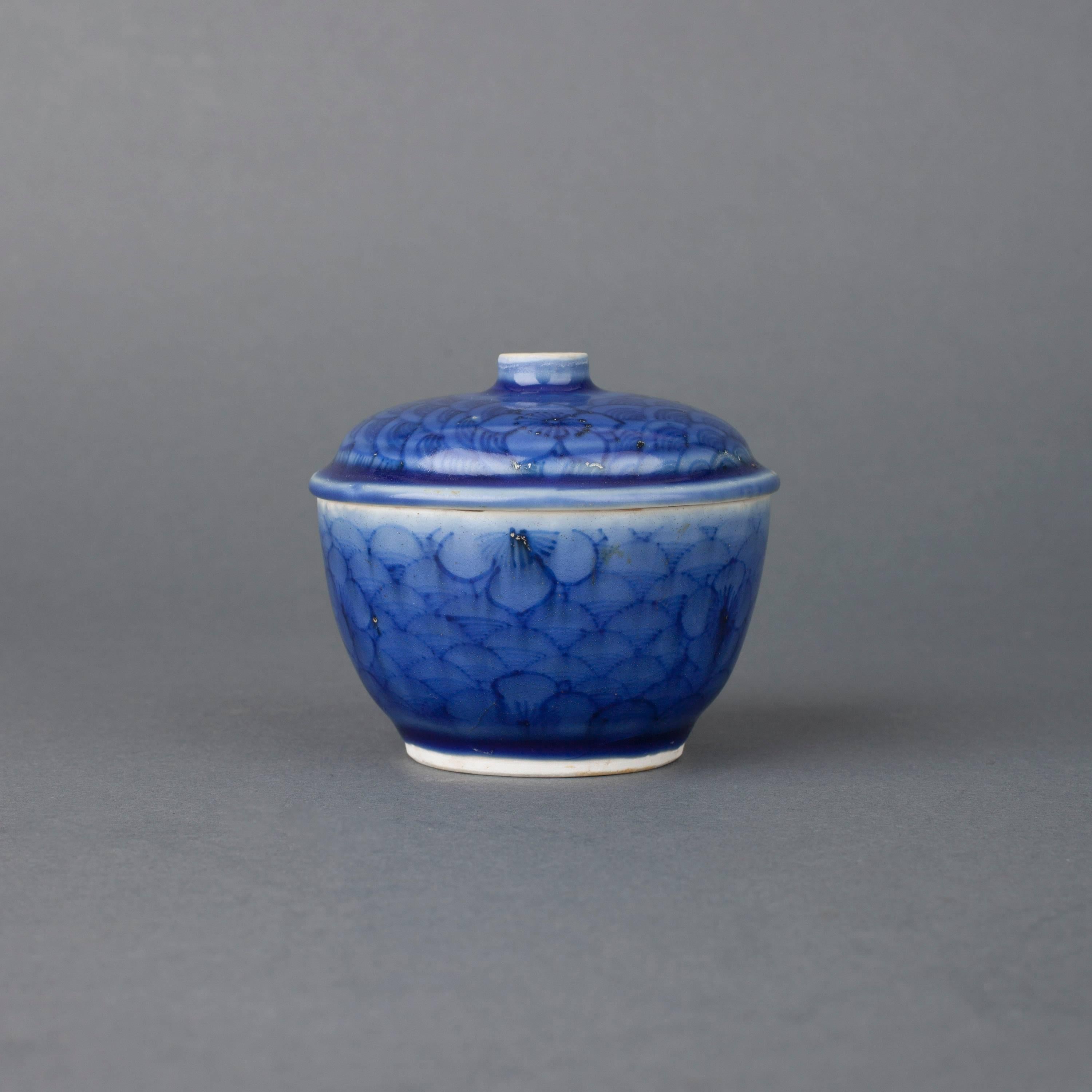 Chinese Porcelain Blue Glaze Bowl and Cover, 17th Century In Good Condition For Sale In London, GB
