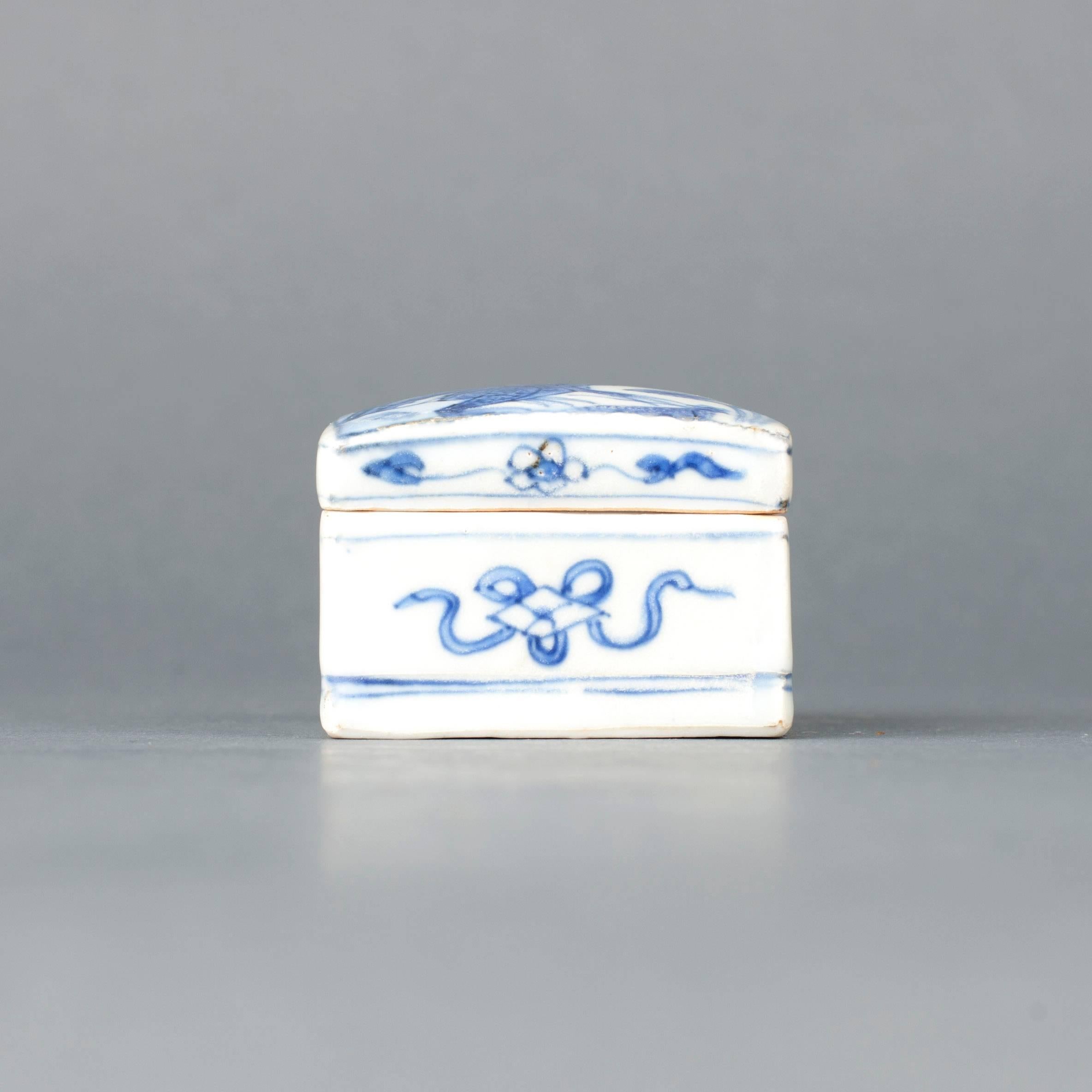 A rare Chinese porcelain Ming blue and white square box and cover, the slightly domed-shape cover painted with a seated frog looking up at the moon beside lotus and aquatic plants, the sides painted with blossoms and precious objects.

Measures: 2