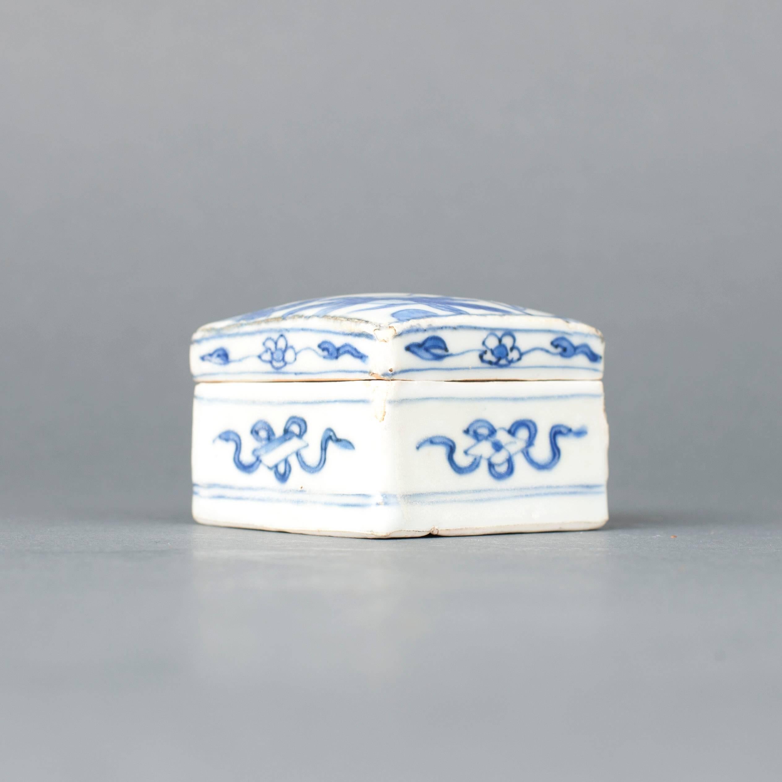 Qing Rare Chinese Porcelain Ming Blue and White Square Box and Cover, 17th Century For Sale