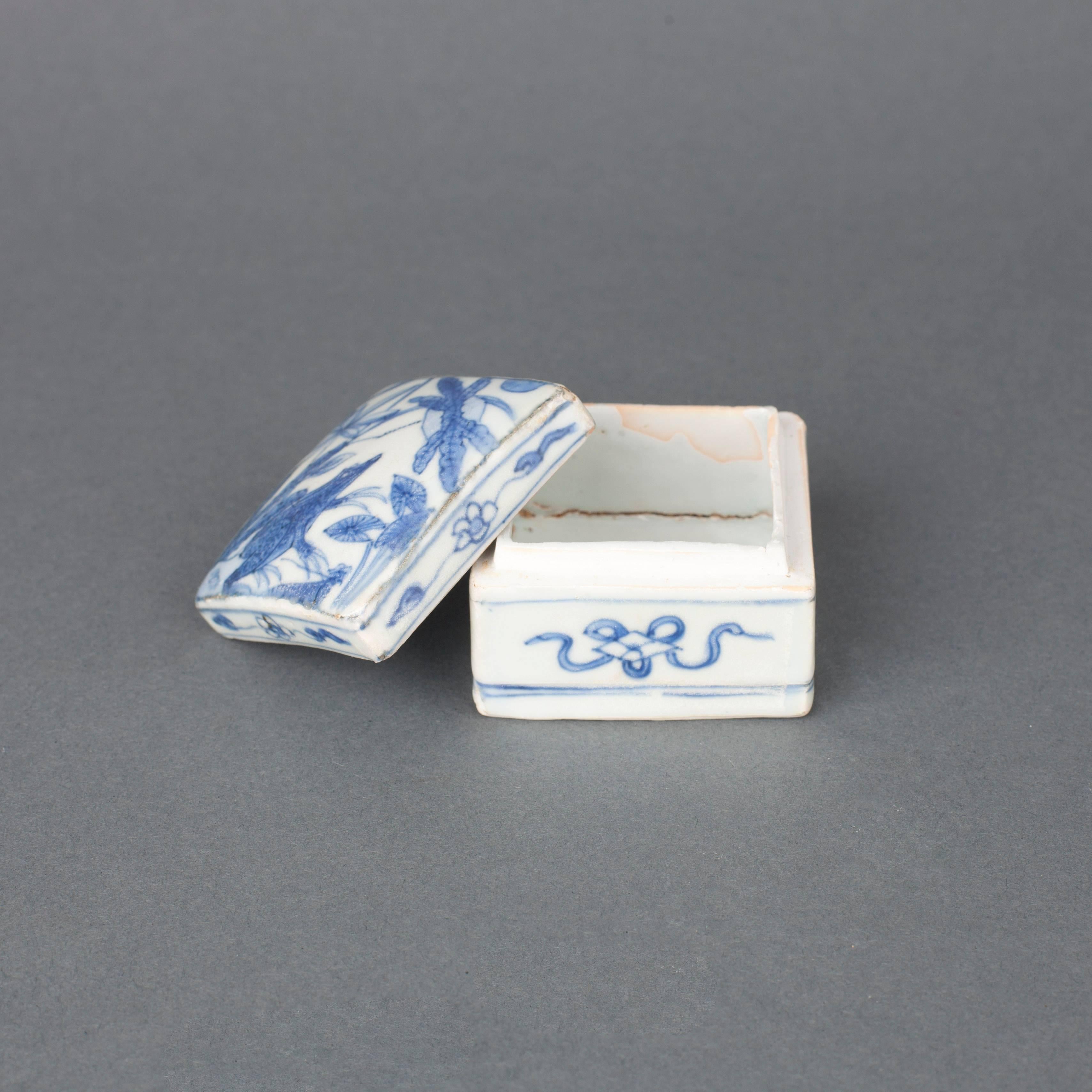 18th Century and Earlier Rare Chinese Porcelain Ming Blue and White Square Box and Cover, 17th Century For Sale