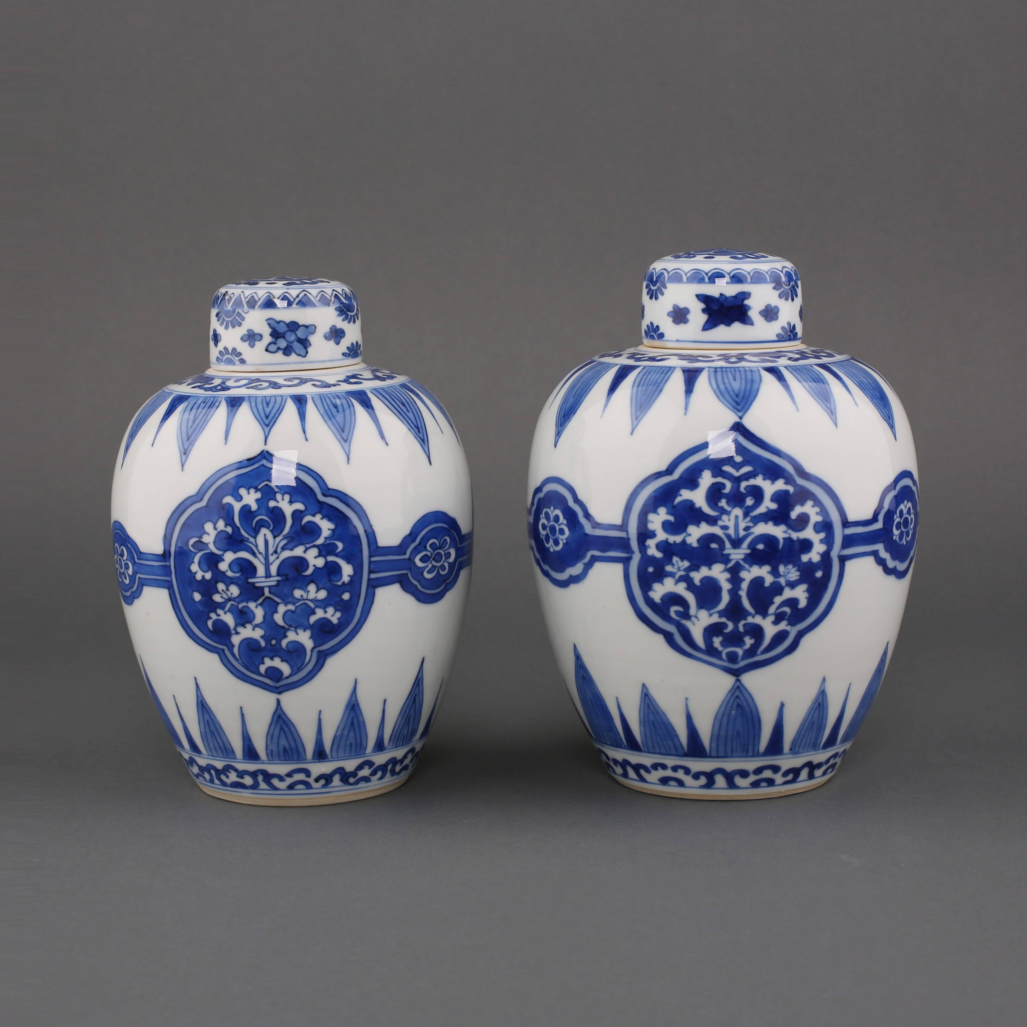 Qing Chinese Porcelain Blue and White Pair Ovoid Jars and Covers, Kangxi For Sale