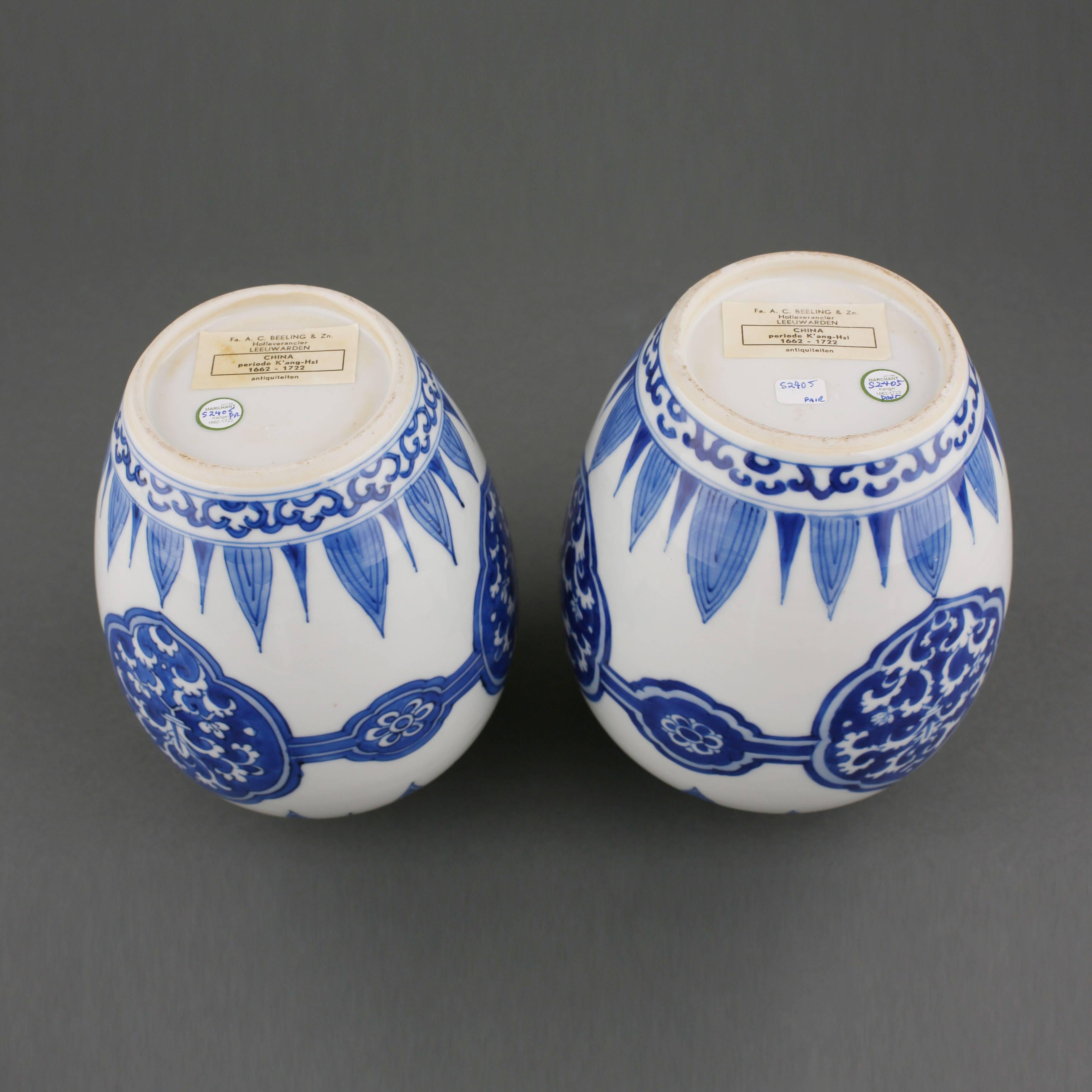 Chinese Porcelain Blue and White Pair Ovoid Jars and Covers, Kangxi For Sale 1