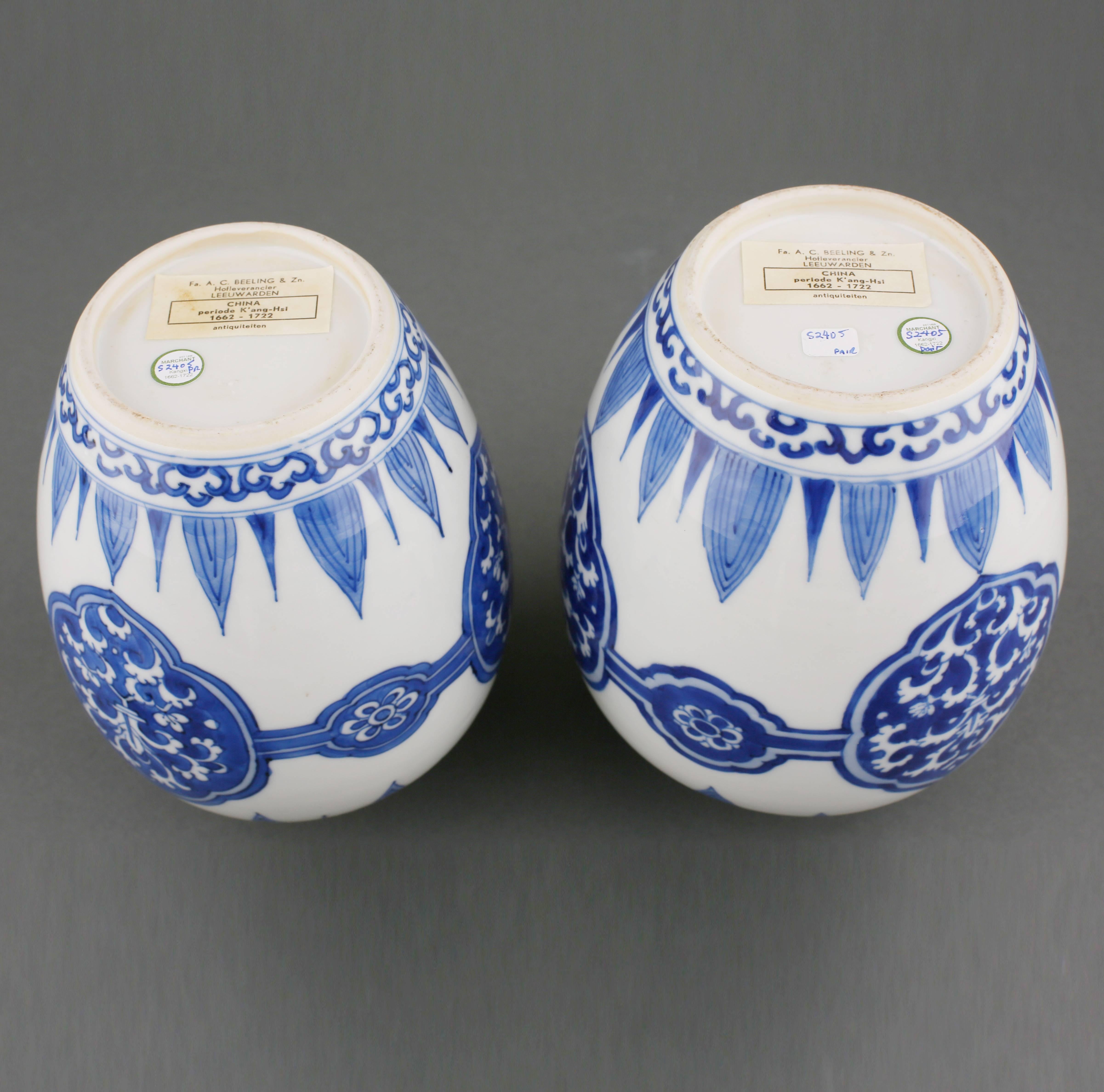 Chinese Porcelain Blue and White Pair Ovoid Jars and Covers, Kangxi For Sale 3