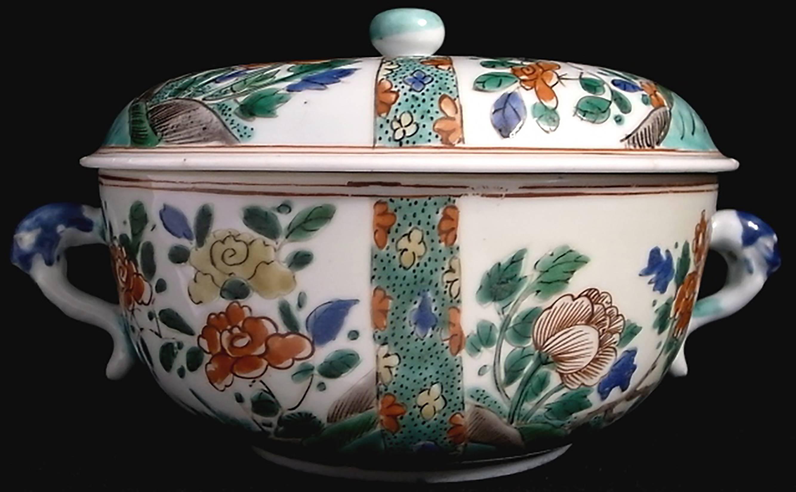 Painted Chinese famille verte 'etulle' and cover, 17th century