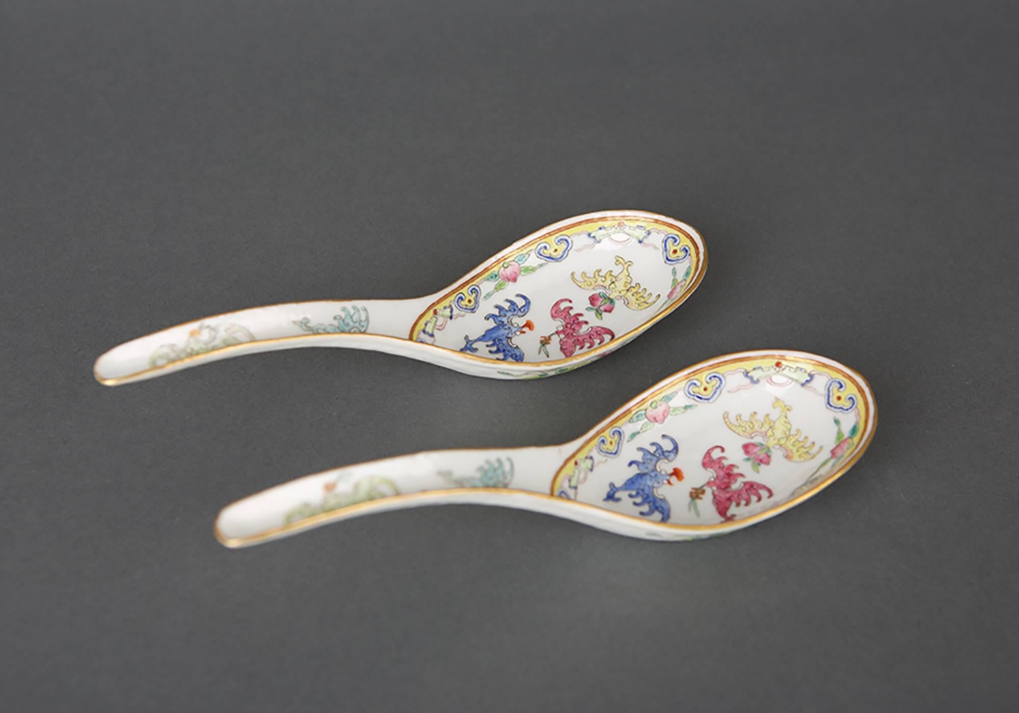 Qing Pair of Chinese Porcelain Famille Rose Spoons with Five Bats, 19th Century For Sale