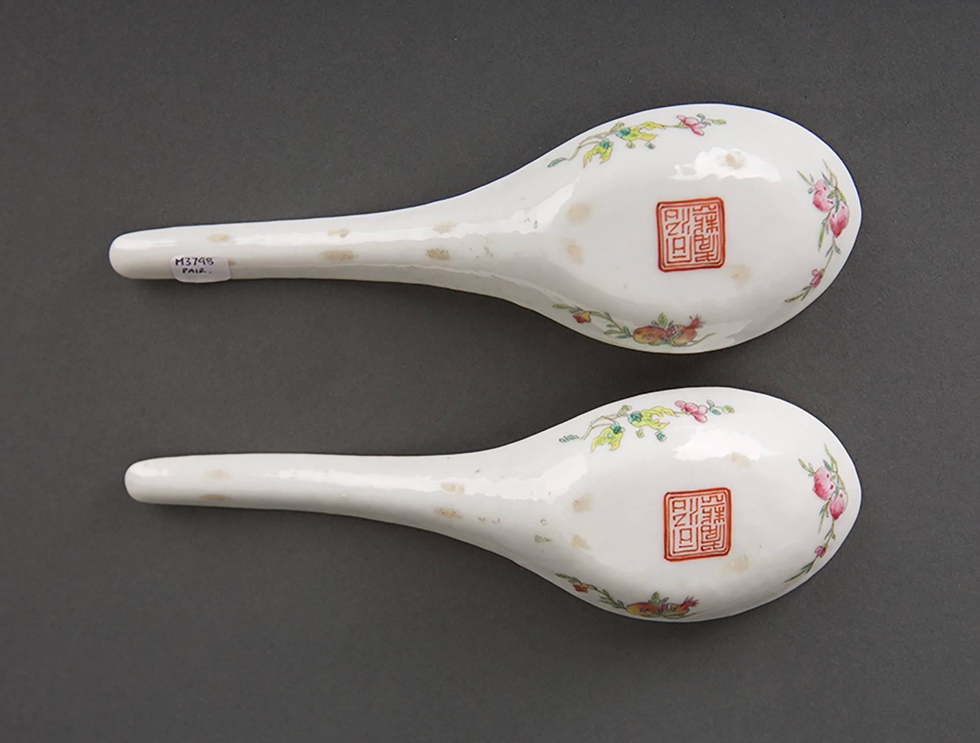 Painted Pair of Chinese Porcelain Famille Rose Spoons with Five Bats, 19th Century For Sale