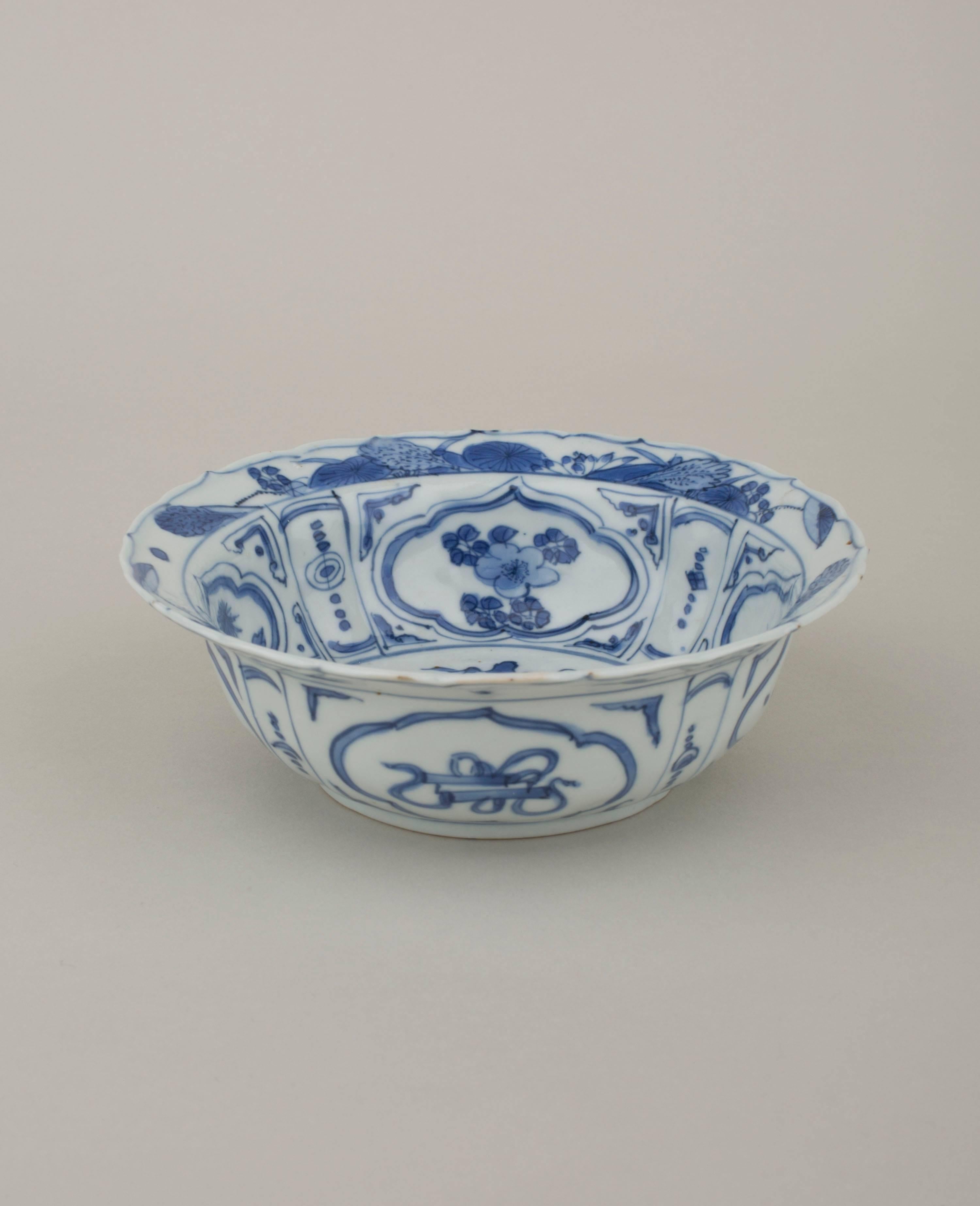 Ming Chinese Porcelain Kraak Klapmutz Bowl, Wanli For Sale