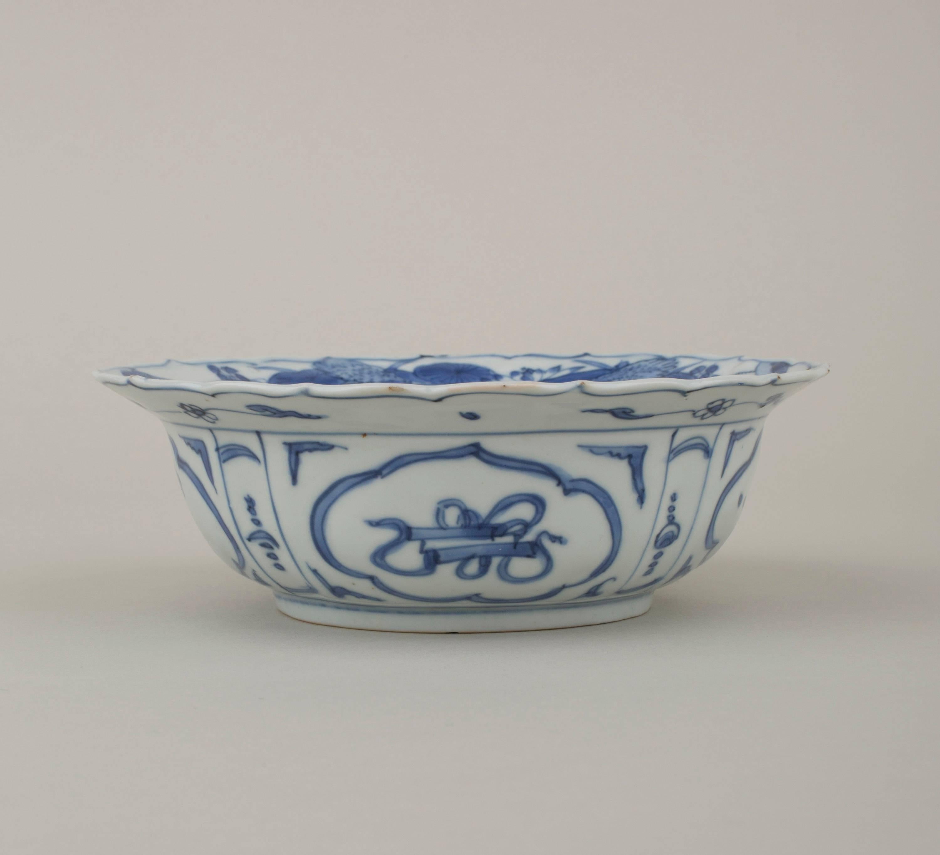 Glazed Chinese Porcelain Kraak Klapmutz Bowl, Wanli For Sale