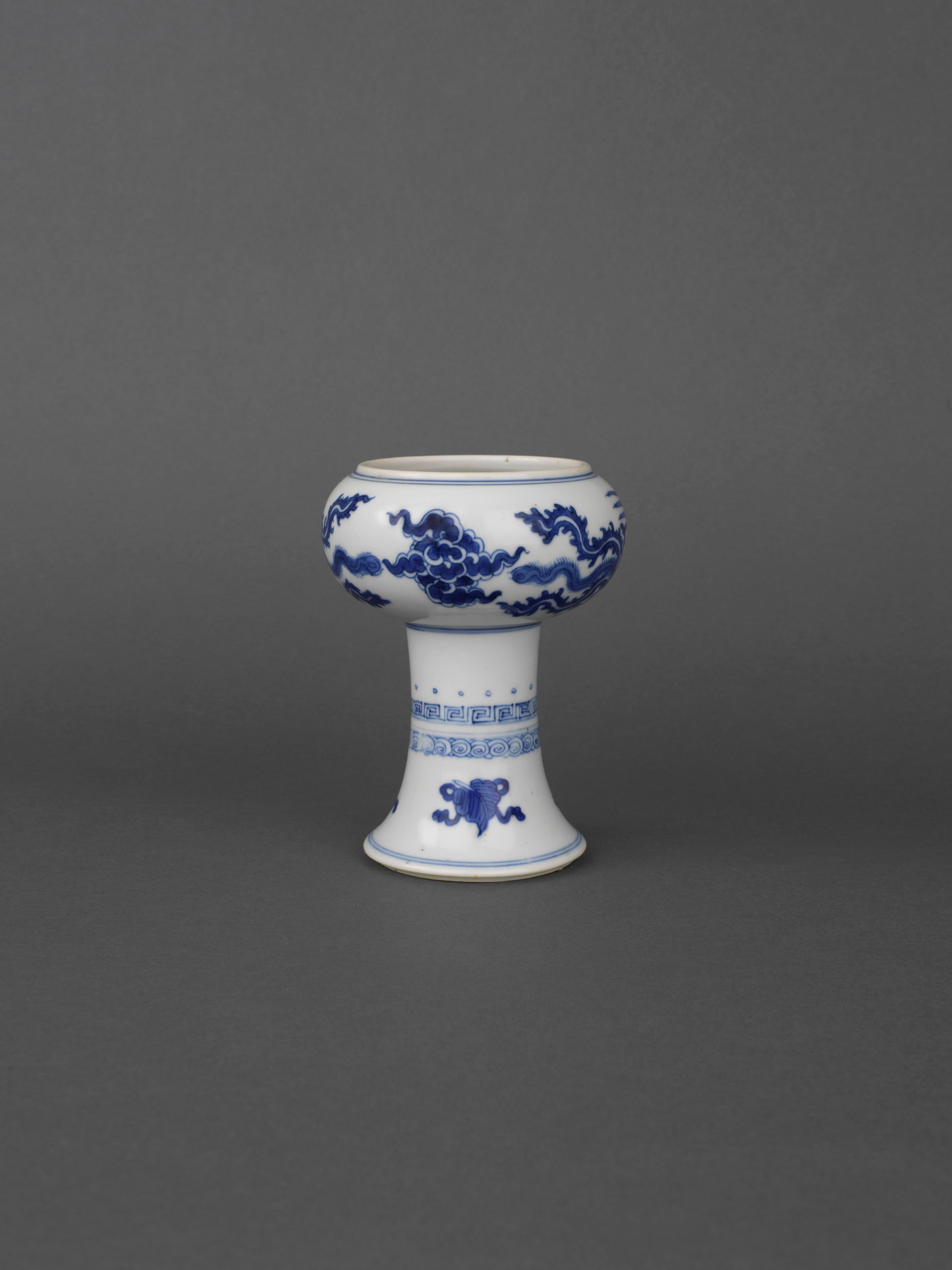 Qing Chinese Porcelain Underglaze Blue and White Stem Cup, 17th Century For Sale