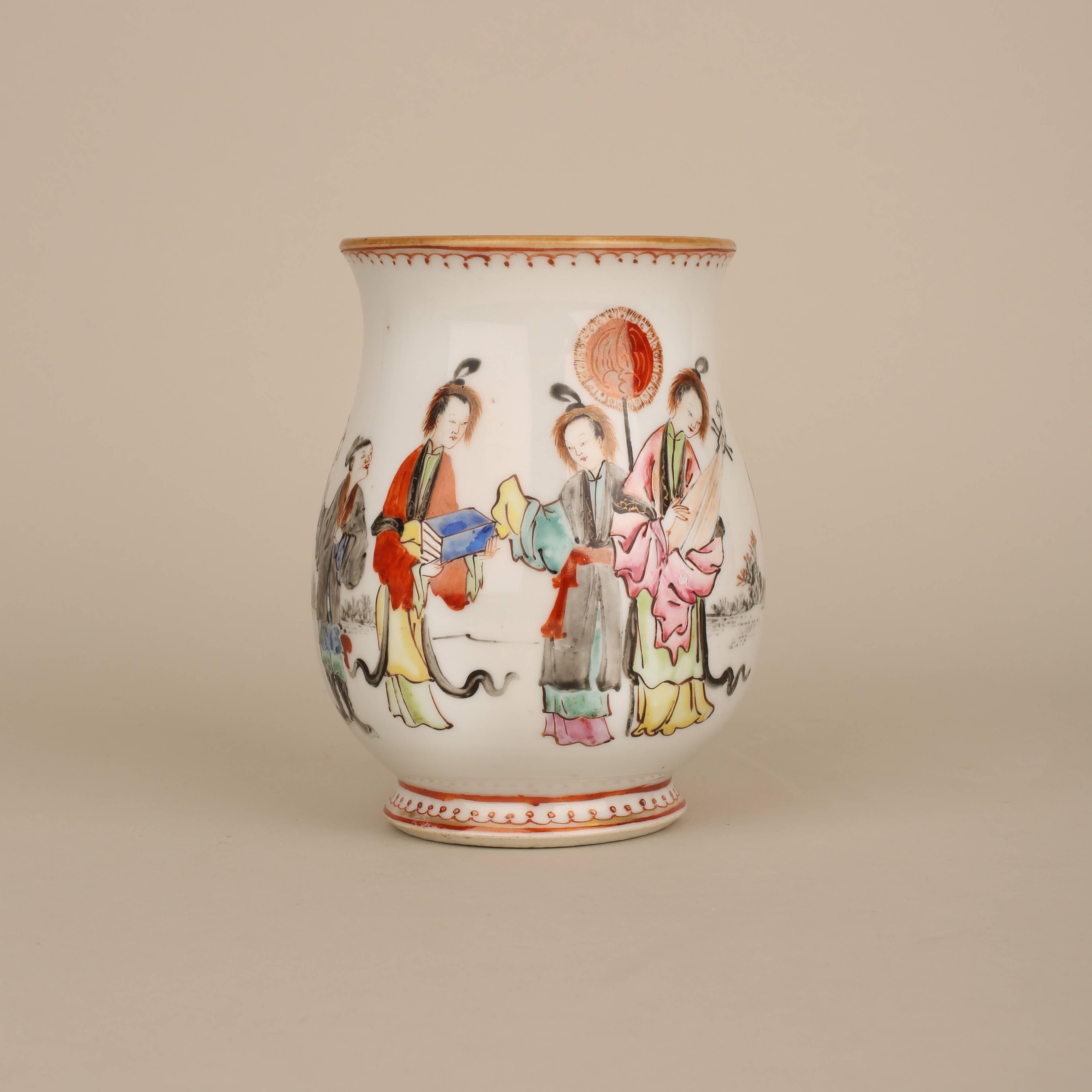 Qing A Chinese porcelain large beaker cup with figures, 18th century For Sale