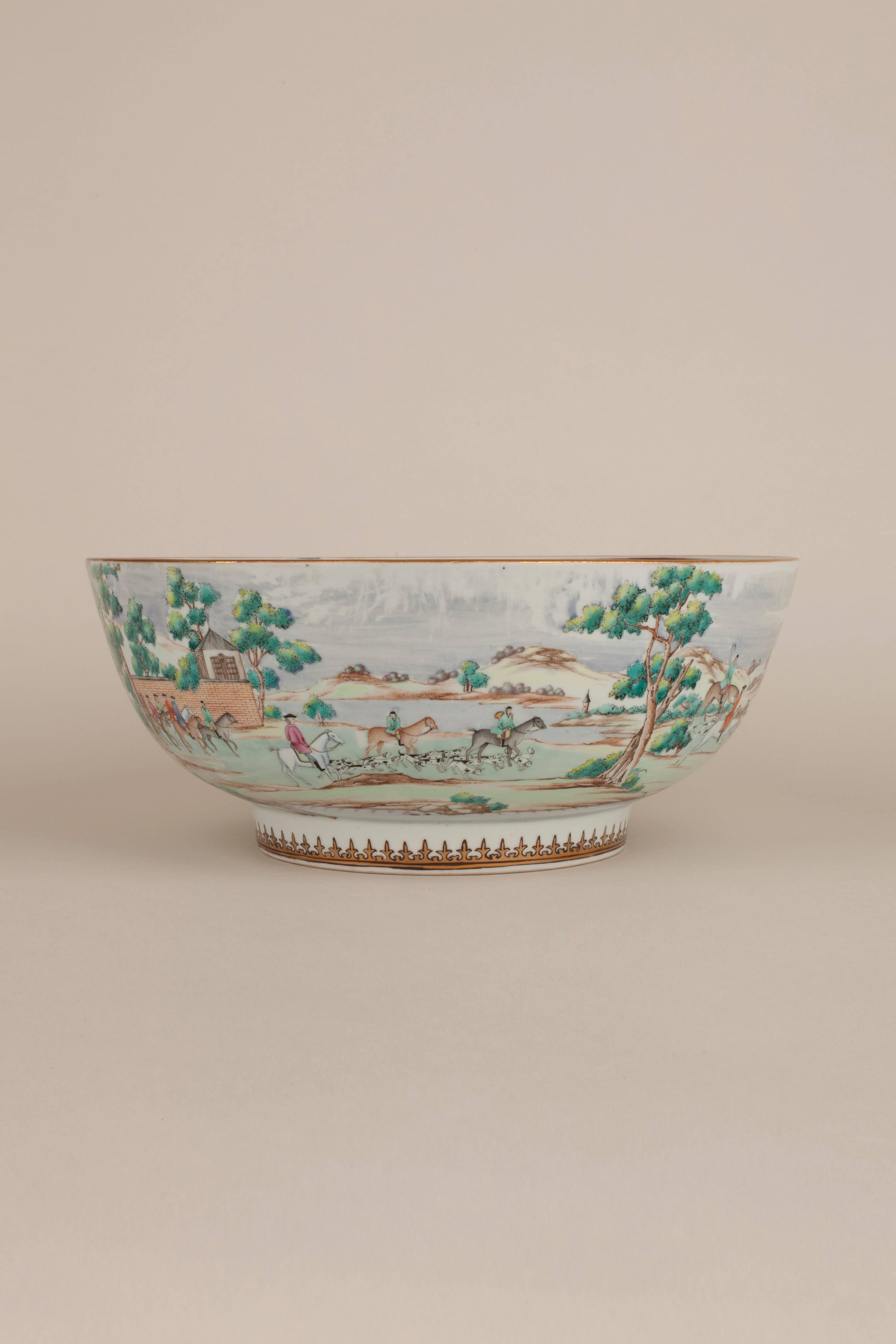 Chinese Export Porcelain Famille Rose English Market Hunting Bowl, 18th Century In Good Condition In London, GB