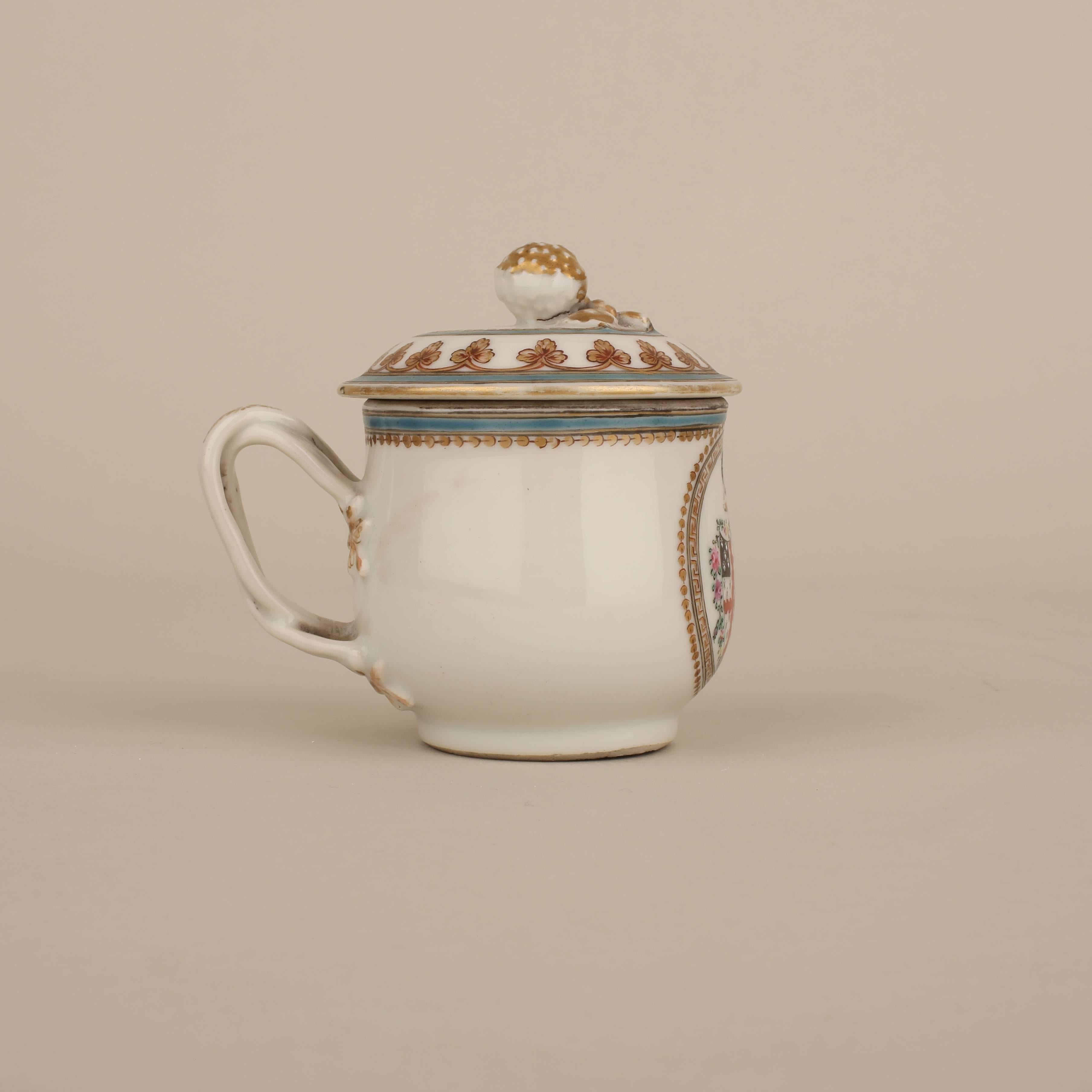 Qing Chinese Porcelain Slightly Bulbous Form Armorial Cup and Cover, 18th Century For Sale