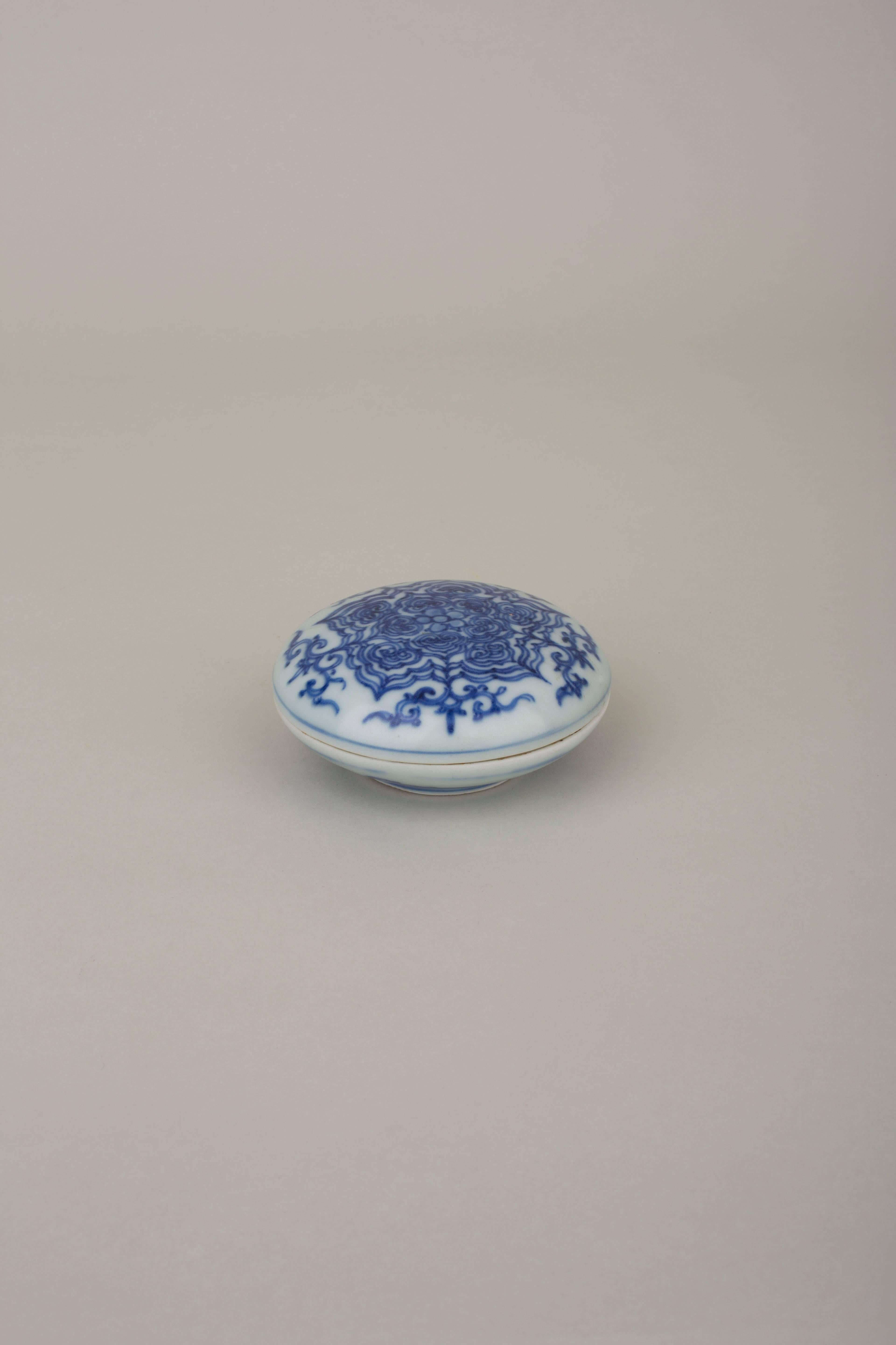 Chinese Export Porcelain Blue and White Soft Paste Box, 17th Century In Good Condition For Sale In London, GB