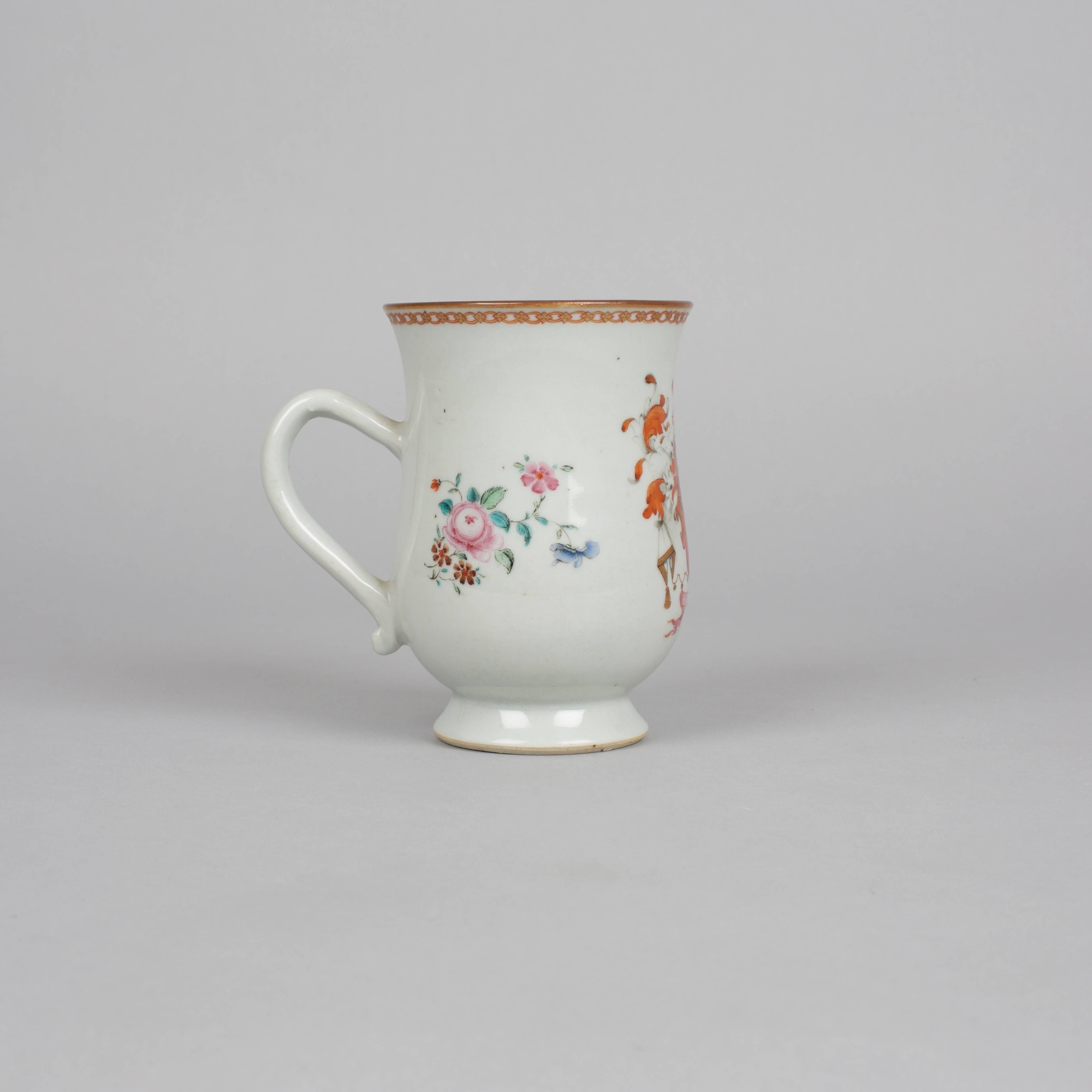 A Chinese export porcelain famille rose armorial tankard painted on the front with the arms of Newcastle upon Tyne, between floral sprays on either side, a decorative border at the rim.
Measures: 8.5cm diameter, 12cm high.
Qianlong, circa 1750.
