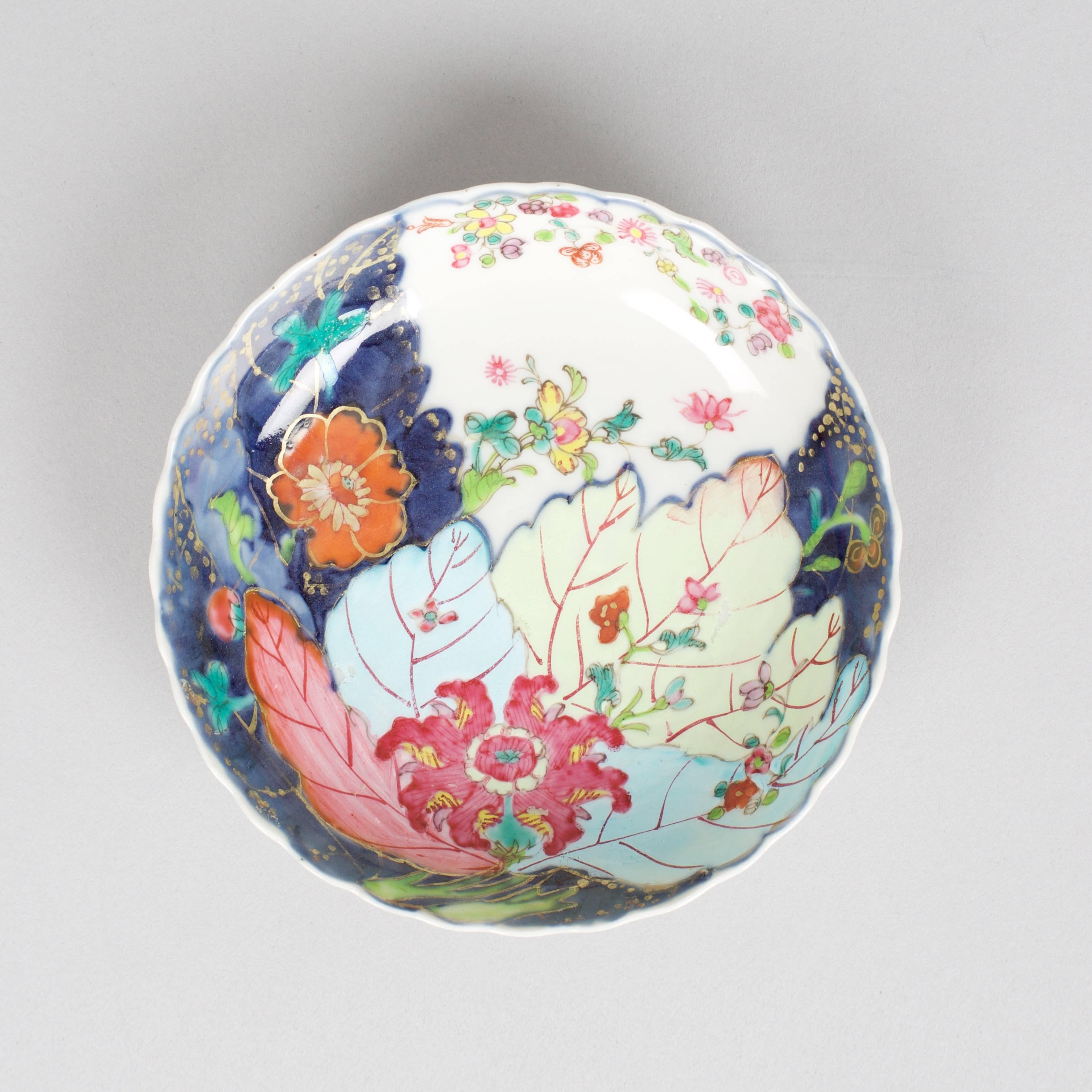 A small Chinese porcelain famille rose saucer painted with tobacco leaves and flowers in bright enamels heightened in gilt, the underside with three flowerheads.
Measures: 12cm diameter, 2.6cm high.
Qianlong, 1736-1795.