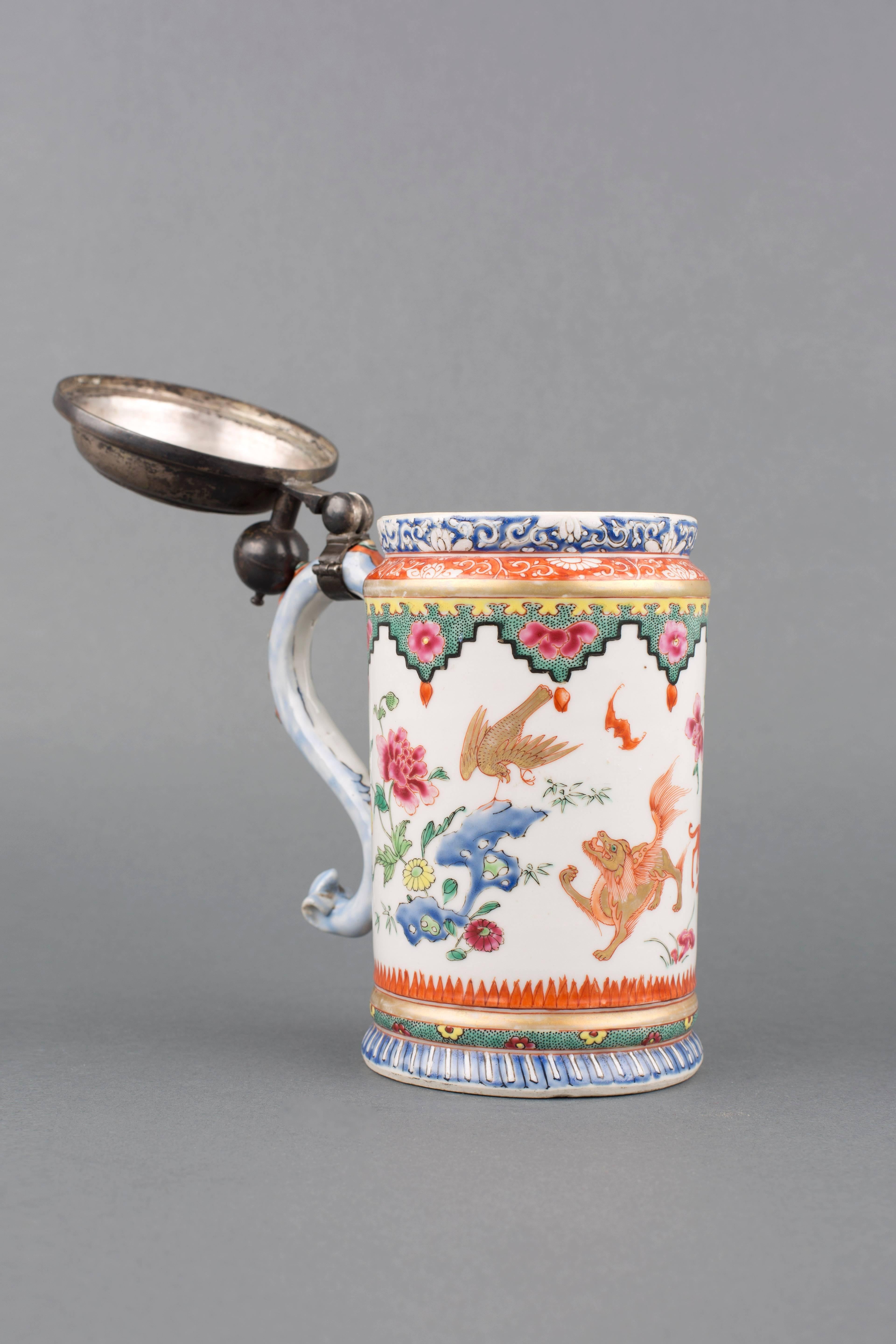 Chinese Export Porcelain Famille Rose Tankard, Qianlong, circa 1760 In Excellent Condition For Sale In London, GB