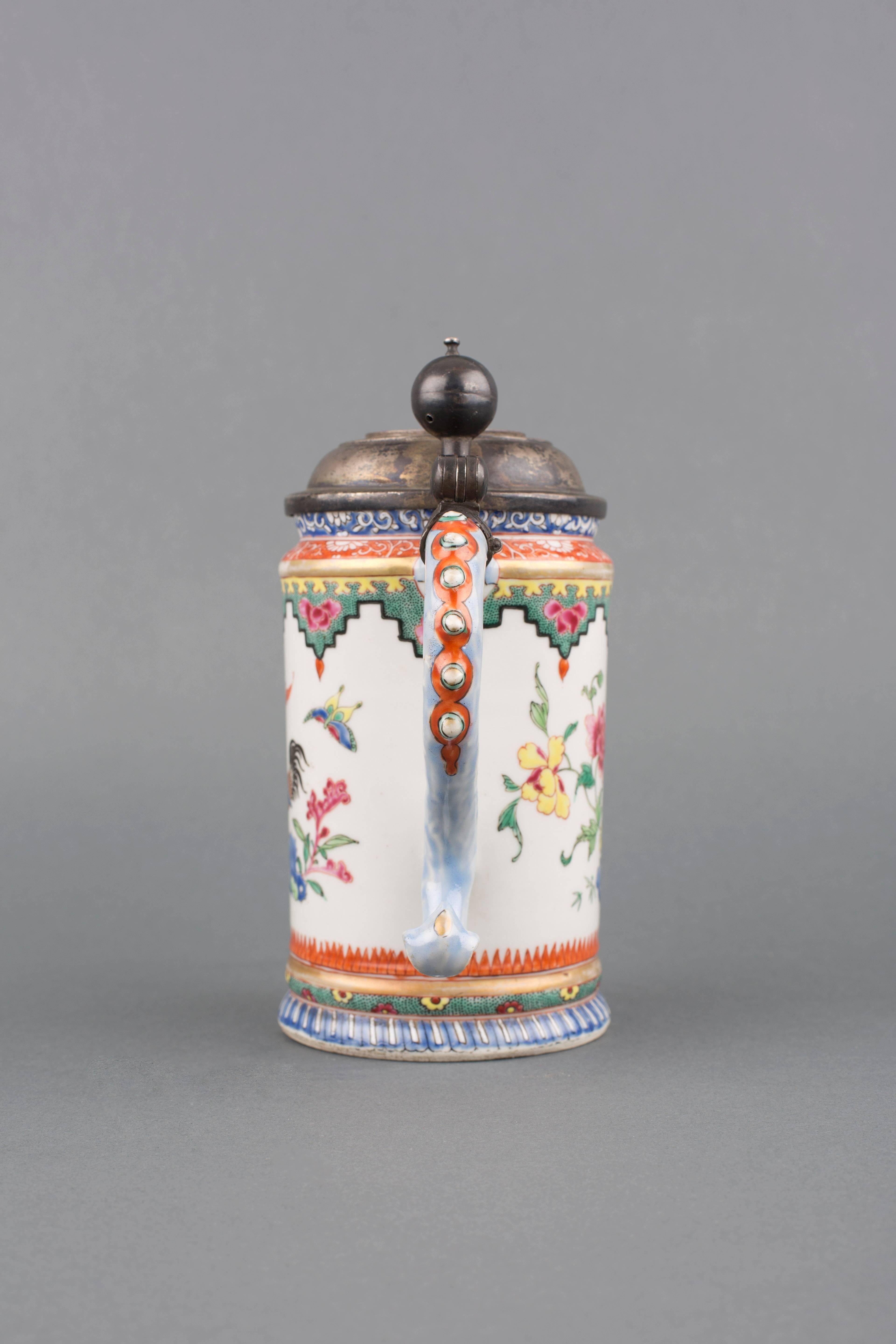Chinese Export Porcelain Famille Rose Tankard, Qianlong, circa 1760 For Sale 1
