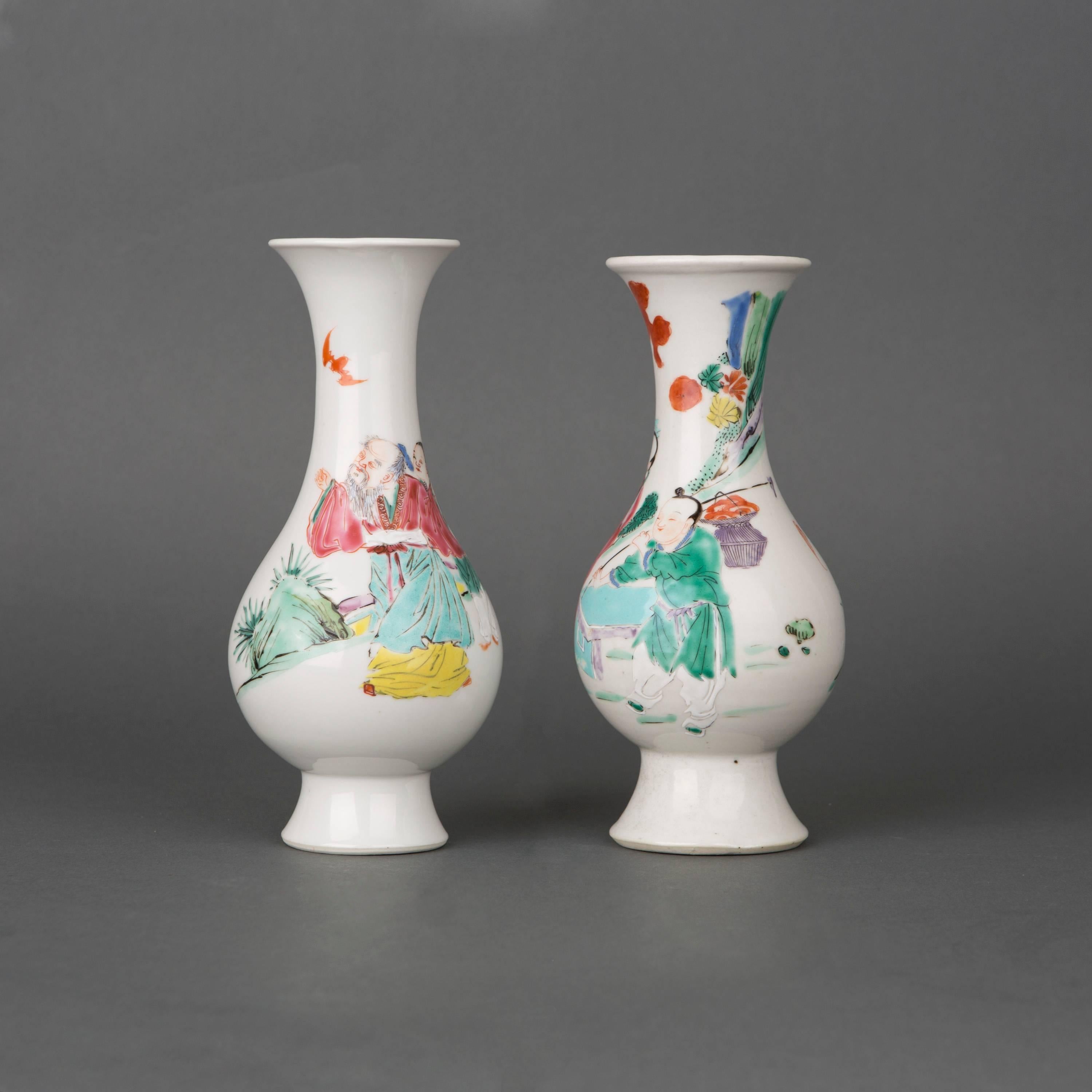 Qing Pair of Chinese Porcelain Famille Rose Bulbous Vases, 18th Century