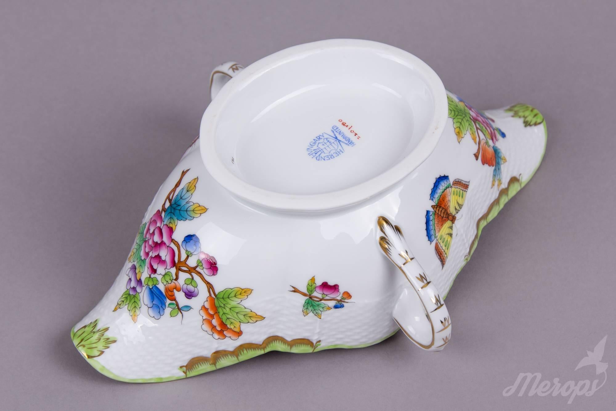 Herend Queen Victoria Gravy Boat with Handles In Excellent Condition For Sale In Budapest, HU