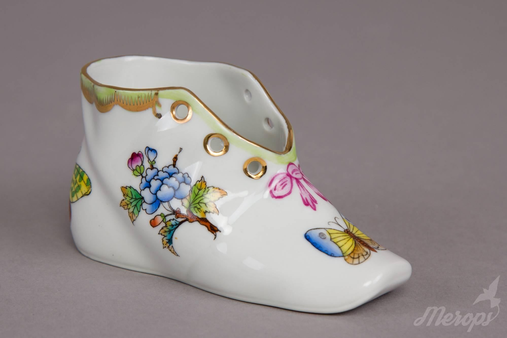 We ship this item worldwide for 30 USD with insurance. Shipping usually takes 5-10 business days. Express shipping with FedEx (2 days) available for 60 USD. 

Manufacturer: Herend Porcelain Manufactory (Hungary).
Quality: Hand-painted, 1st