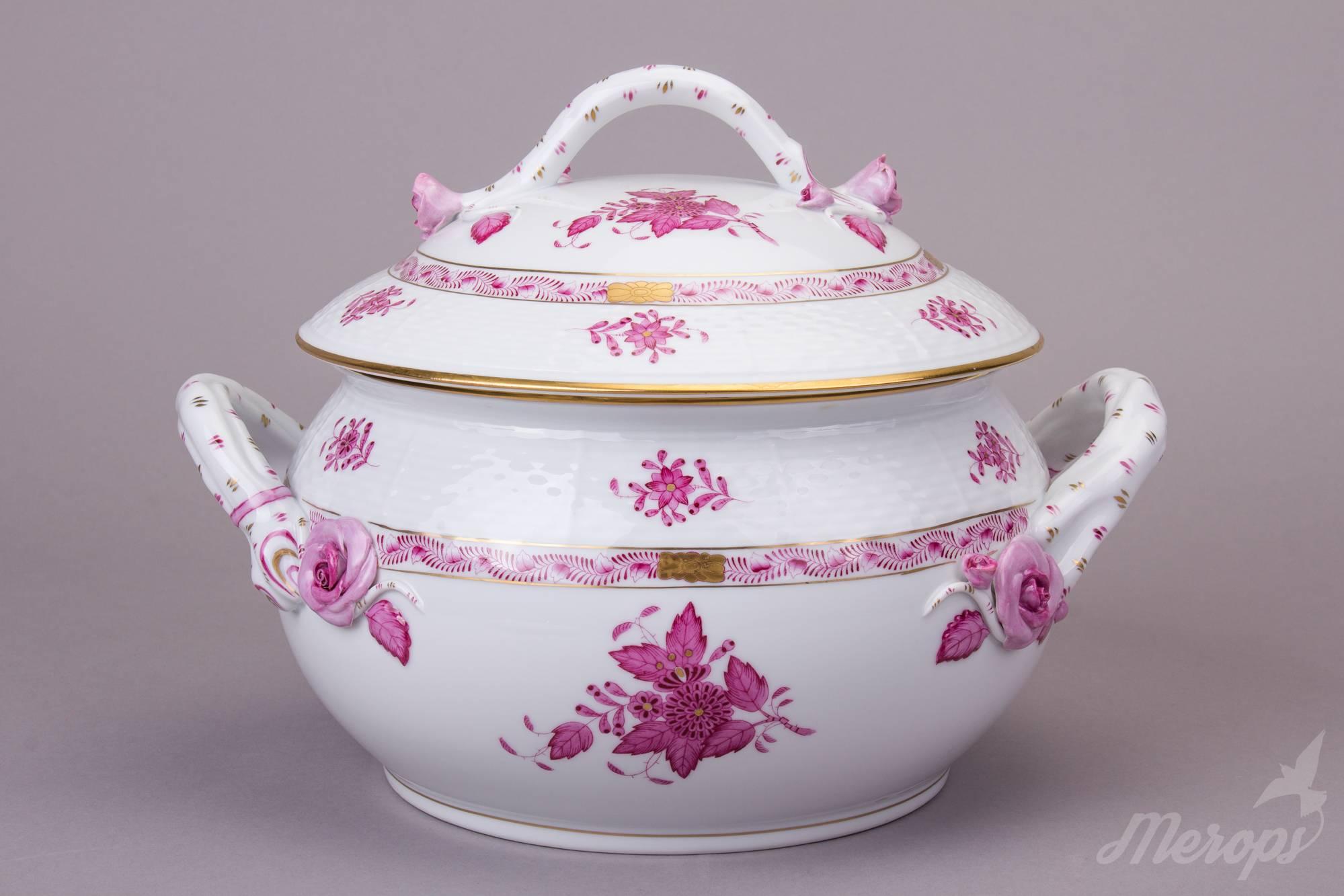 We ship this item worldwide for 200 USD with insurance. Shipping usually takes 3-7 business days. Express shipping with FedEx (2 days) available for 300 USD. 

Manufacturer: Herend Porcelain Manufactory (Hungary)
Quality: Hand-painted, 1st