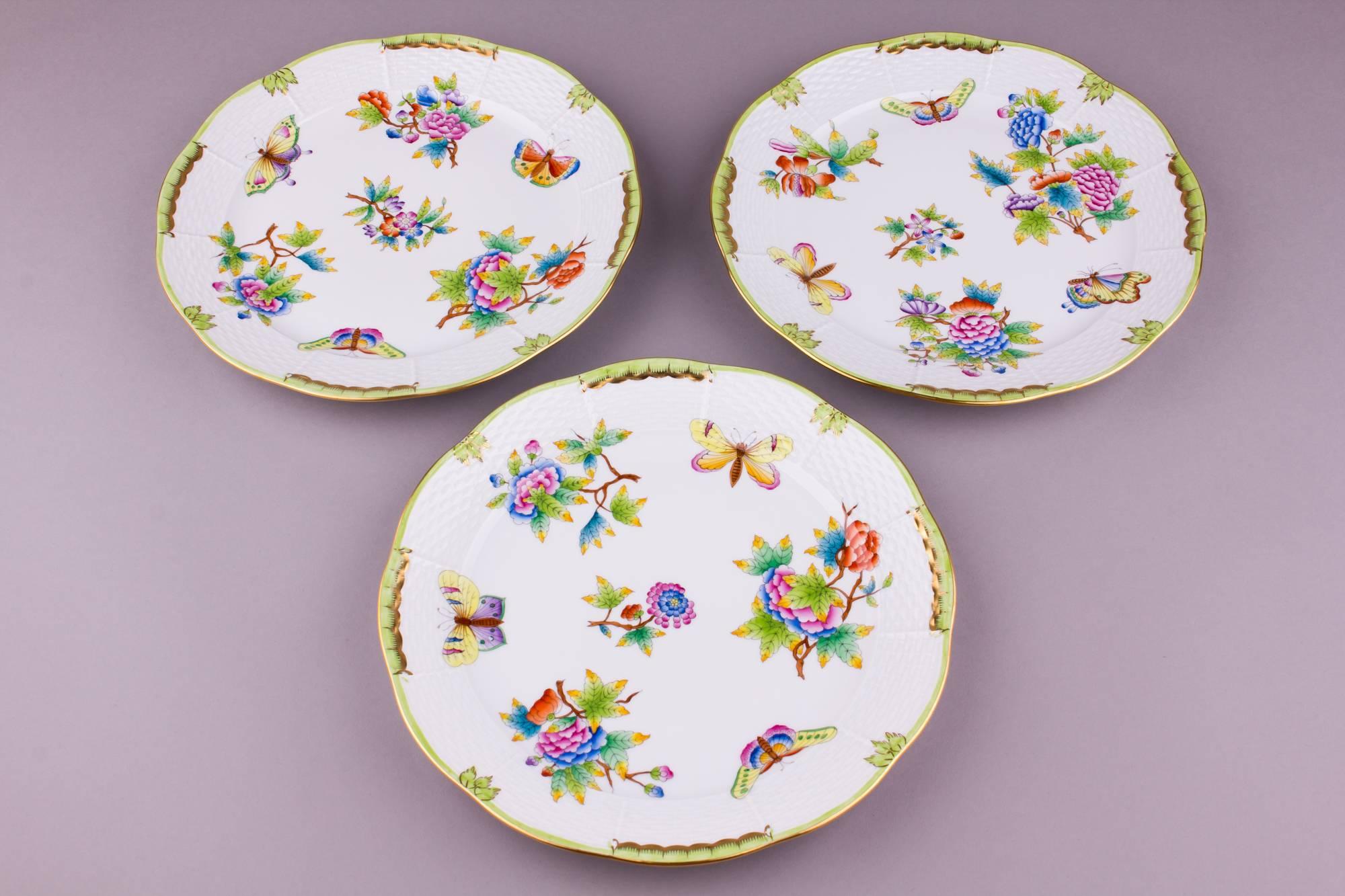 Hungarian Herend Queen Victoria Plate Set for Six Persons, 18 Pieces For Sale