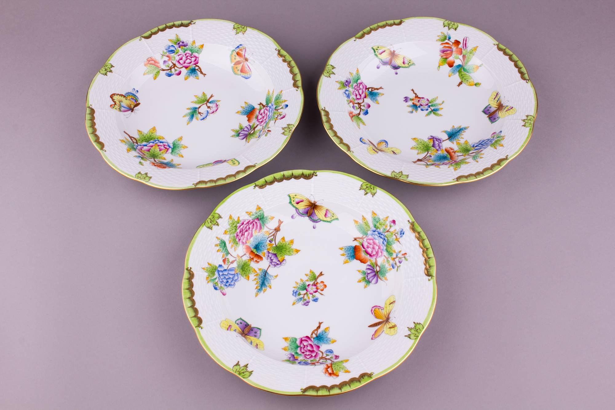 Hand-Painted Herend Queen Victoria Plate Set for Six Persons, 18 Pieces For Sale