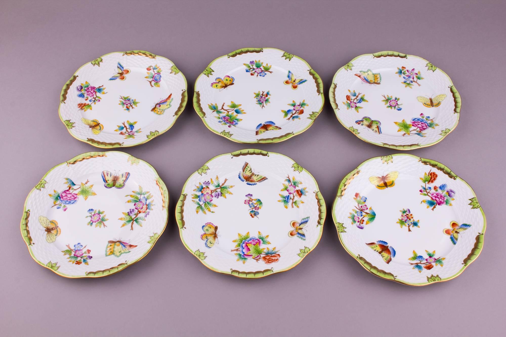 Mid-20th Century Herend Queen Victoria Plate Set for Six Persons, 18 Pieces For Sale
