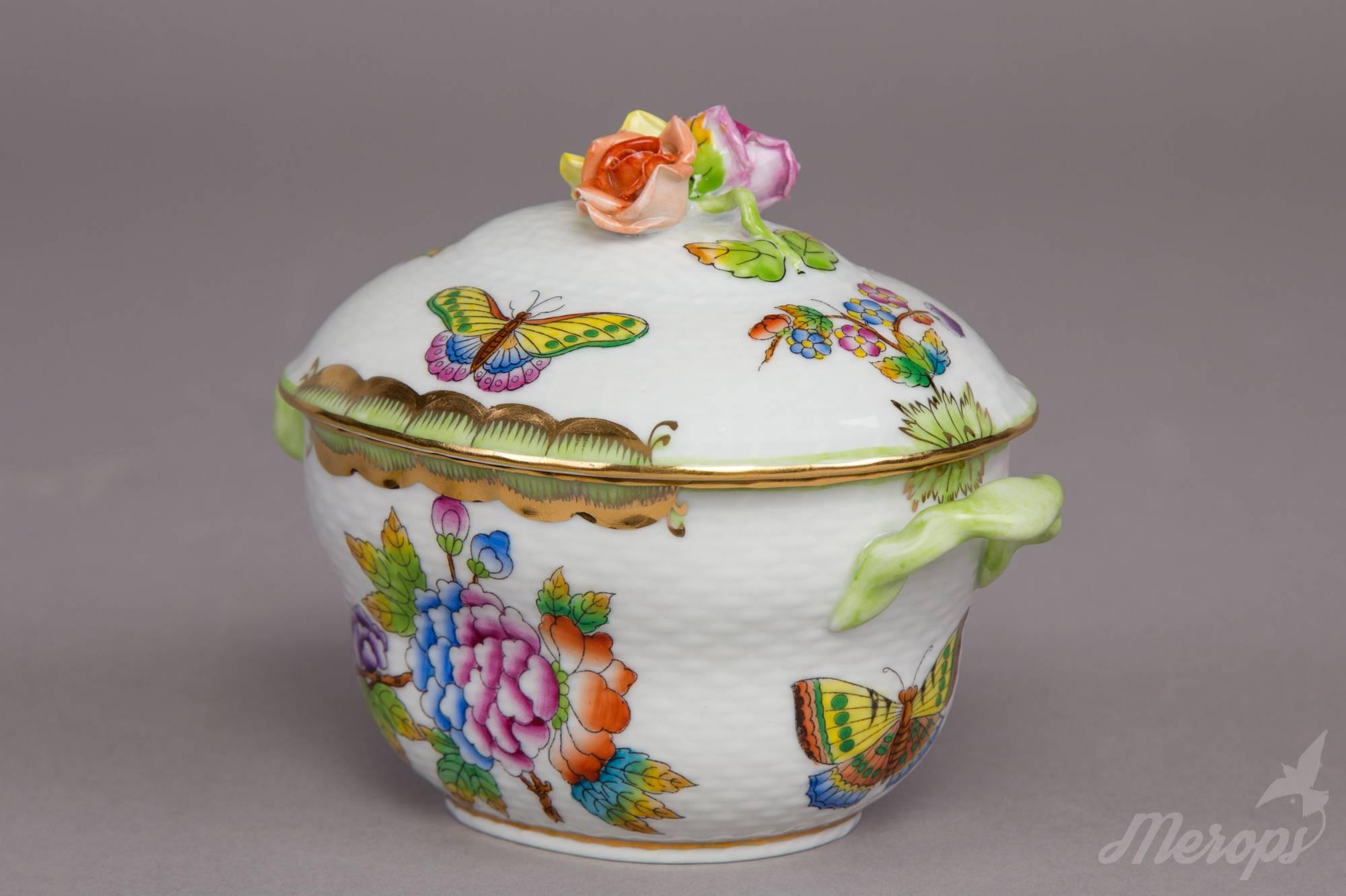 Herend Queen Victoria Candy Box with Handles, circa 1960 In Excellent Condition In Budapest, HU