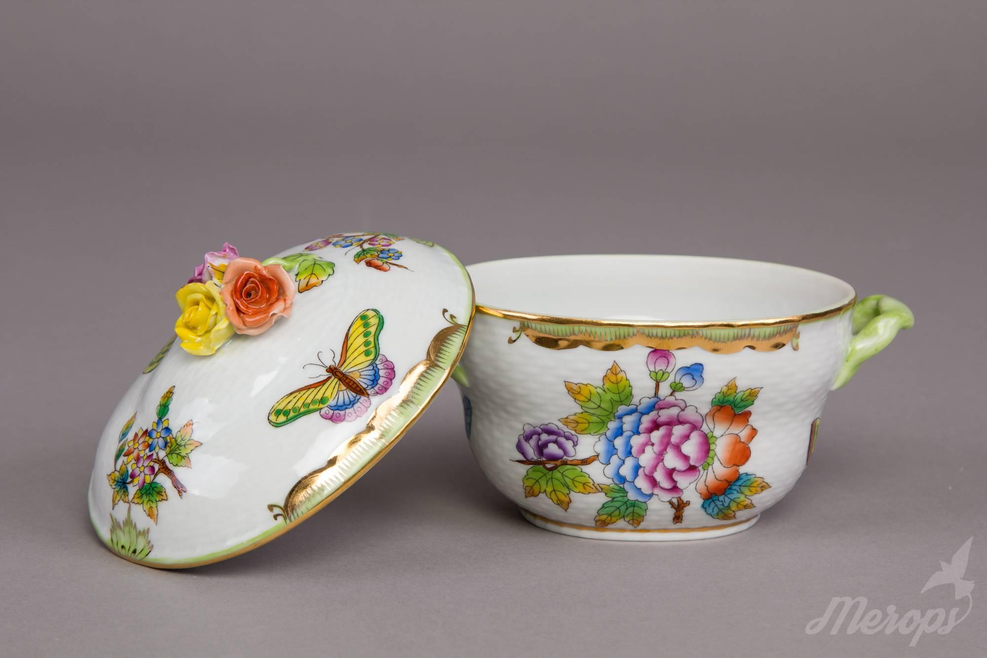 Porcelain Herend Queen Victoria Candy Box with Handles, circa 1960