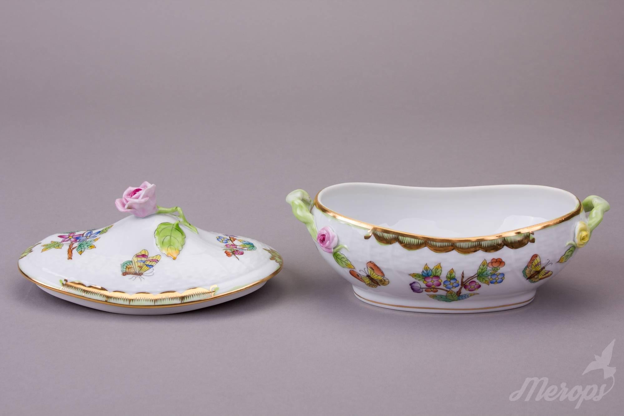 Porcelain Herend Queen Victoria Boat Box with Lid and Handles, circa 1975