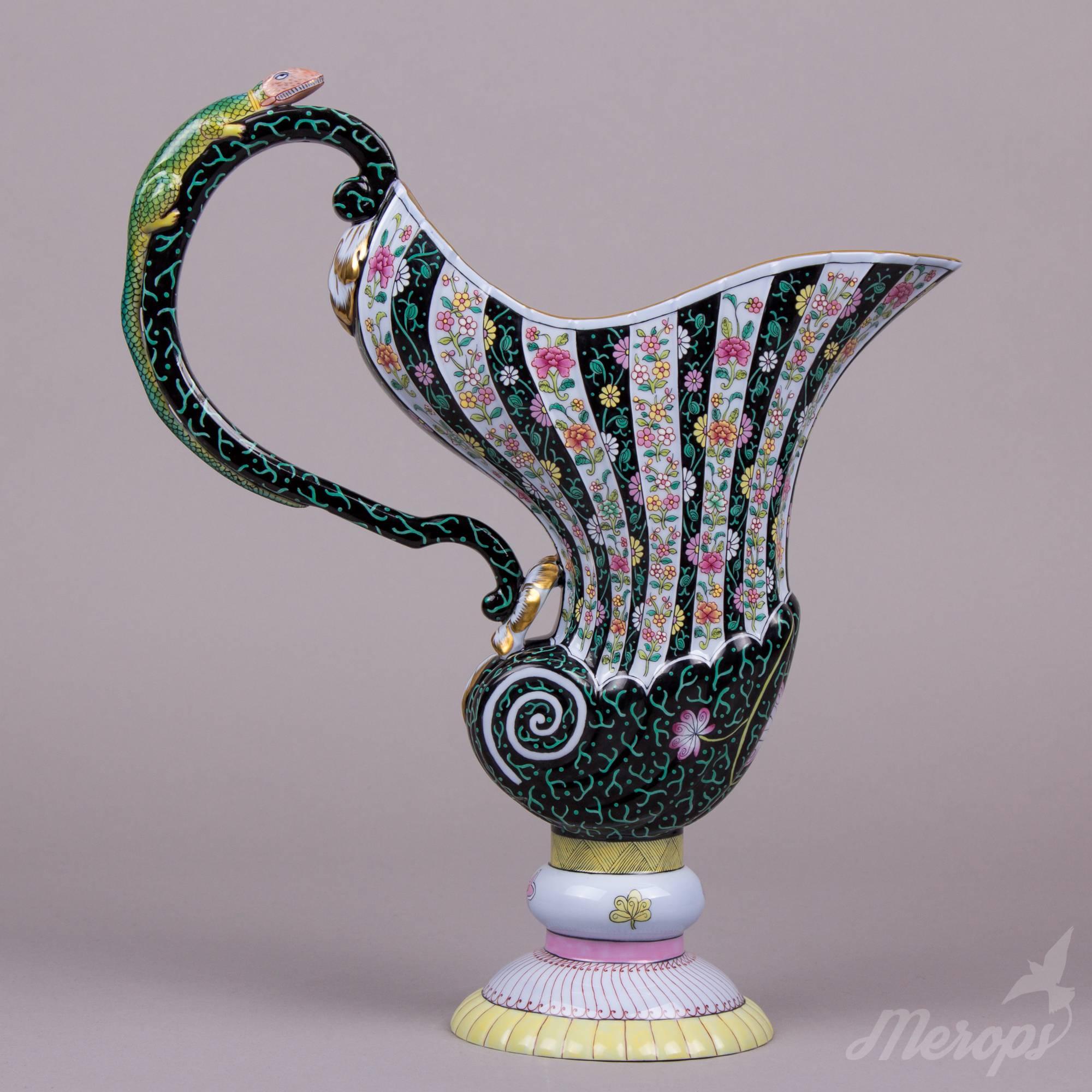 Hand-Painted Herend Siang Noir Black Dynasty Water Pitcher with Lizard Handle, circa 1960 For Sale