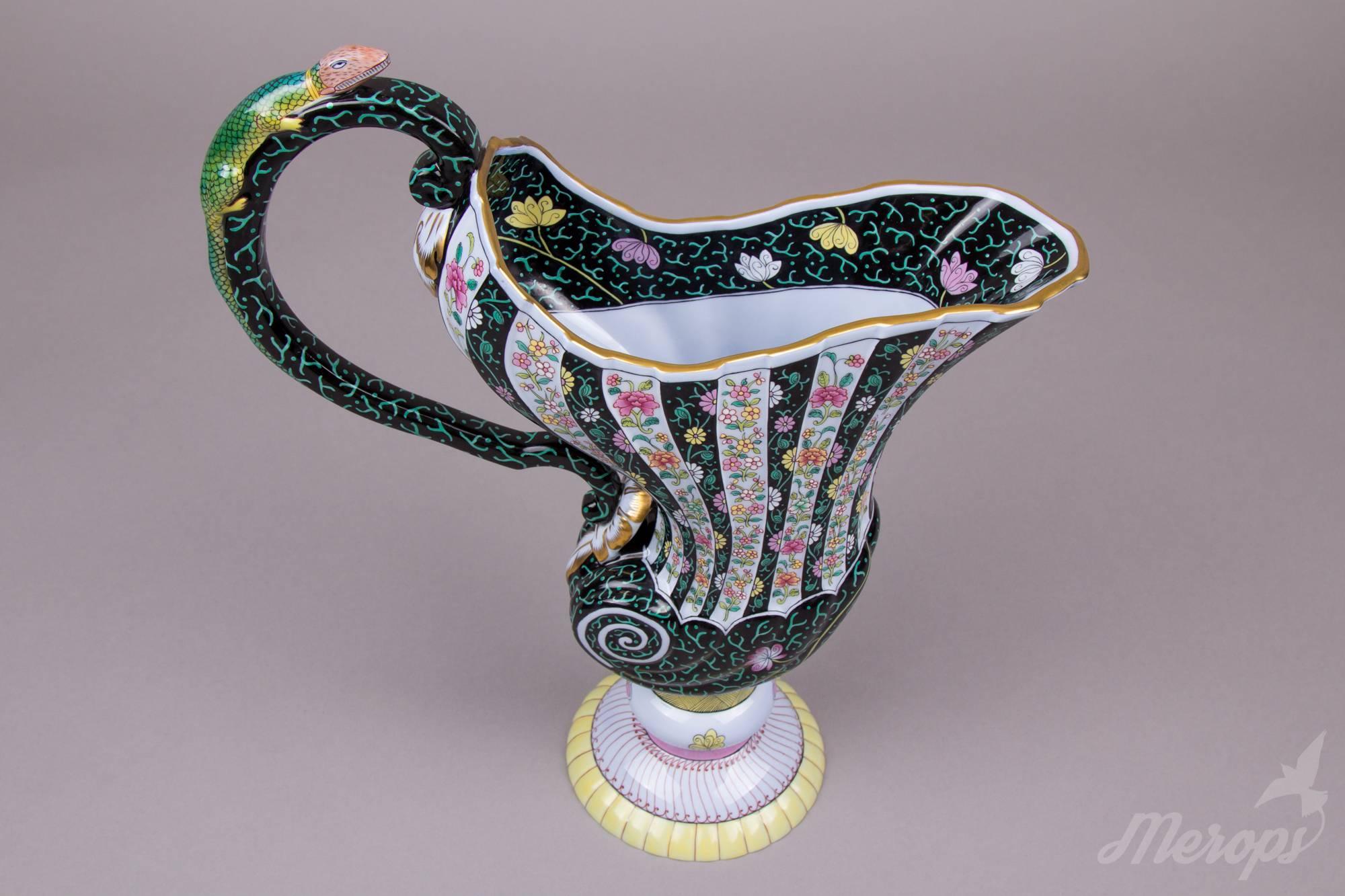 Herend Siang Noir Black Dynasty Water Pitcher with Lizard Handle, circa 1960 For Sale 1