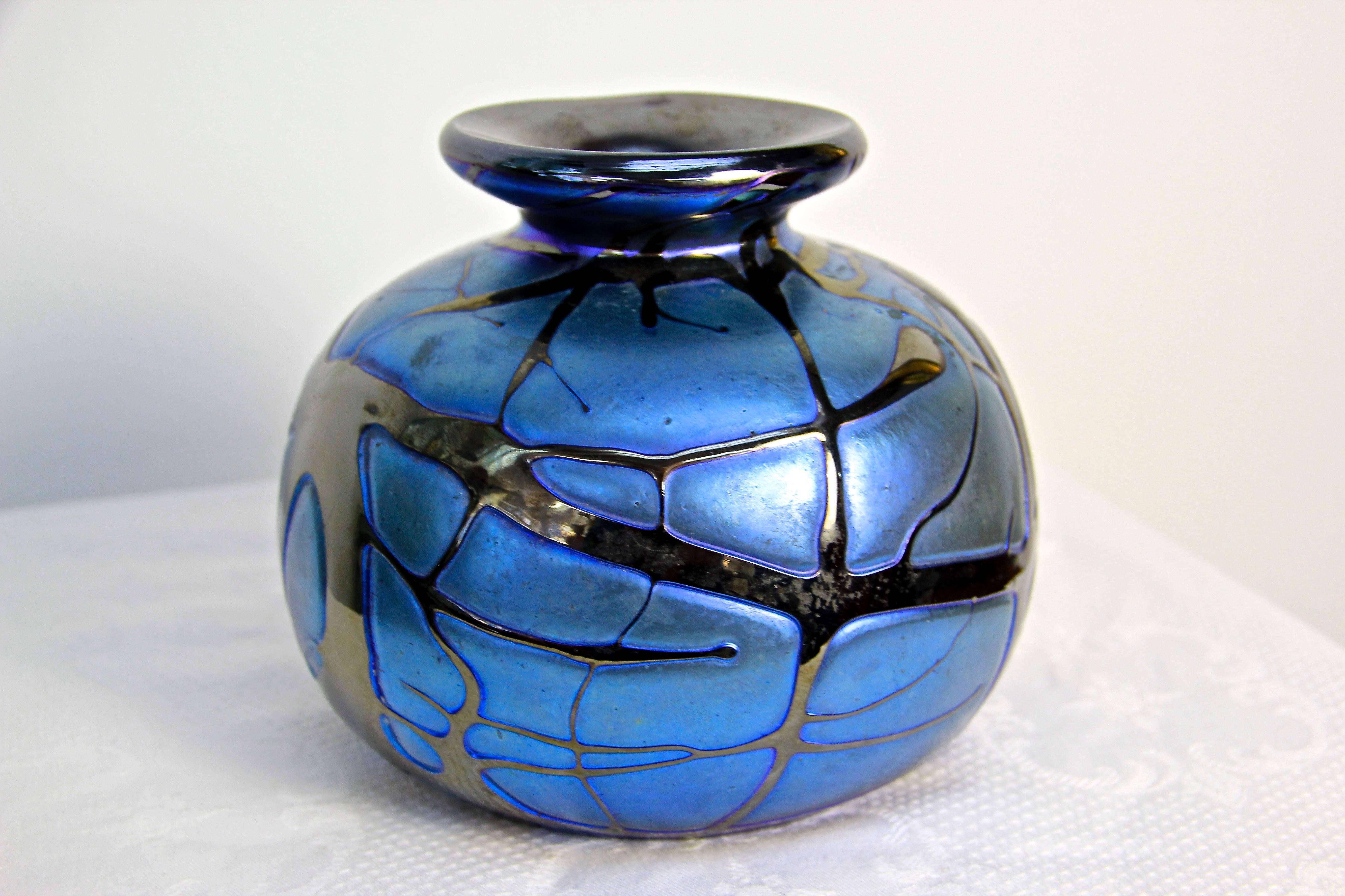 This small Art Nouveau vase shows a beautiful blue Eosin glaze and is attributed to Palme Koenig. 