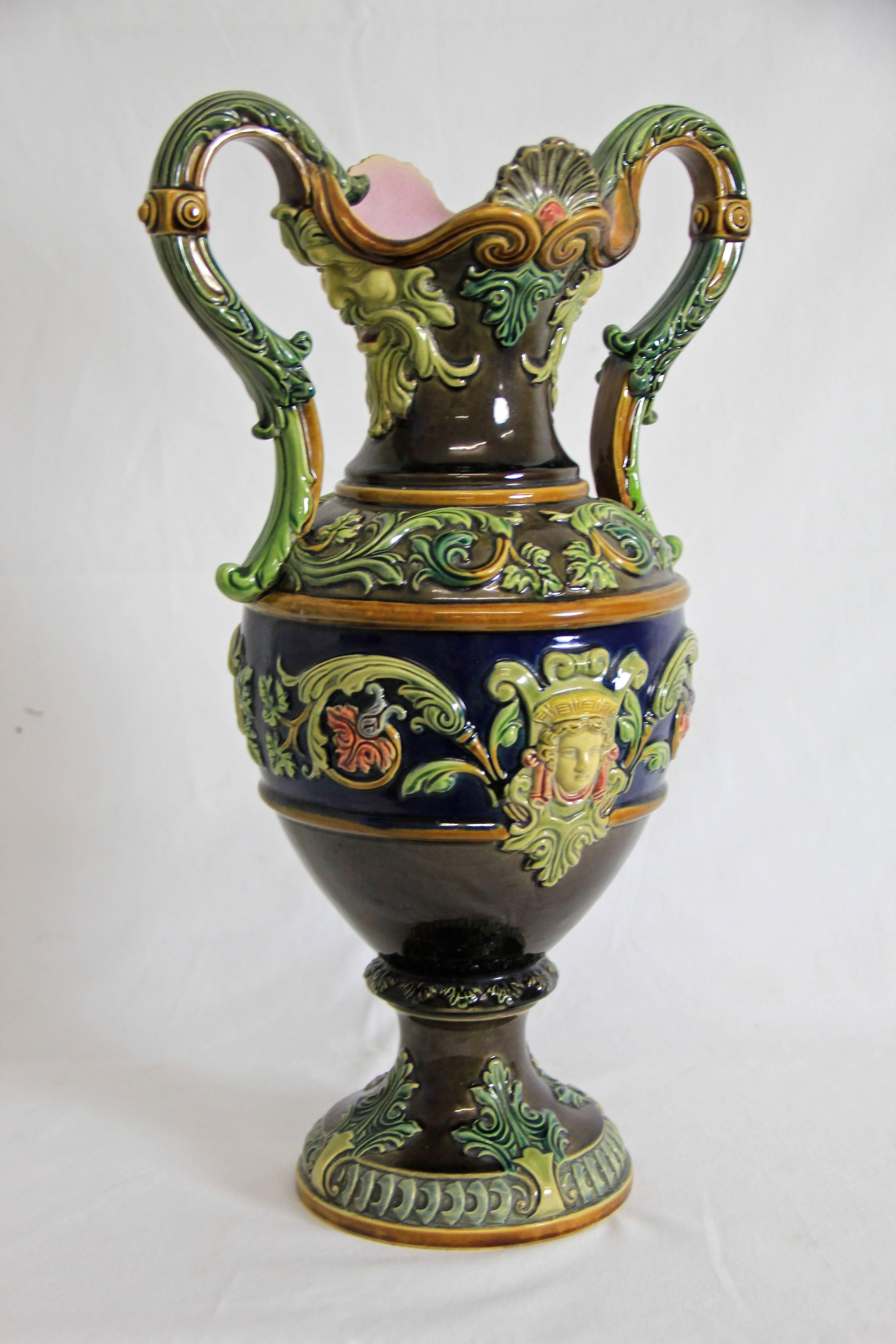 Majolica Vase by Johann Maresch, Austria circa 1880 In Excellent Condition In Lichtenberg, AT
