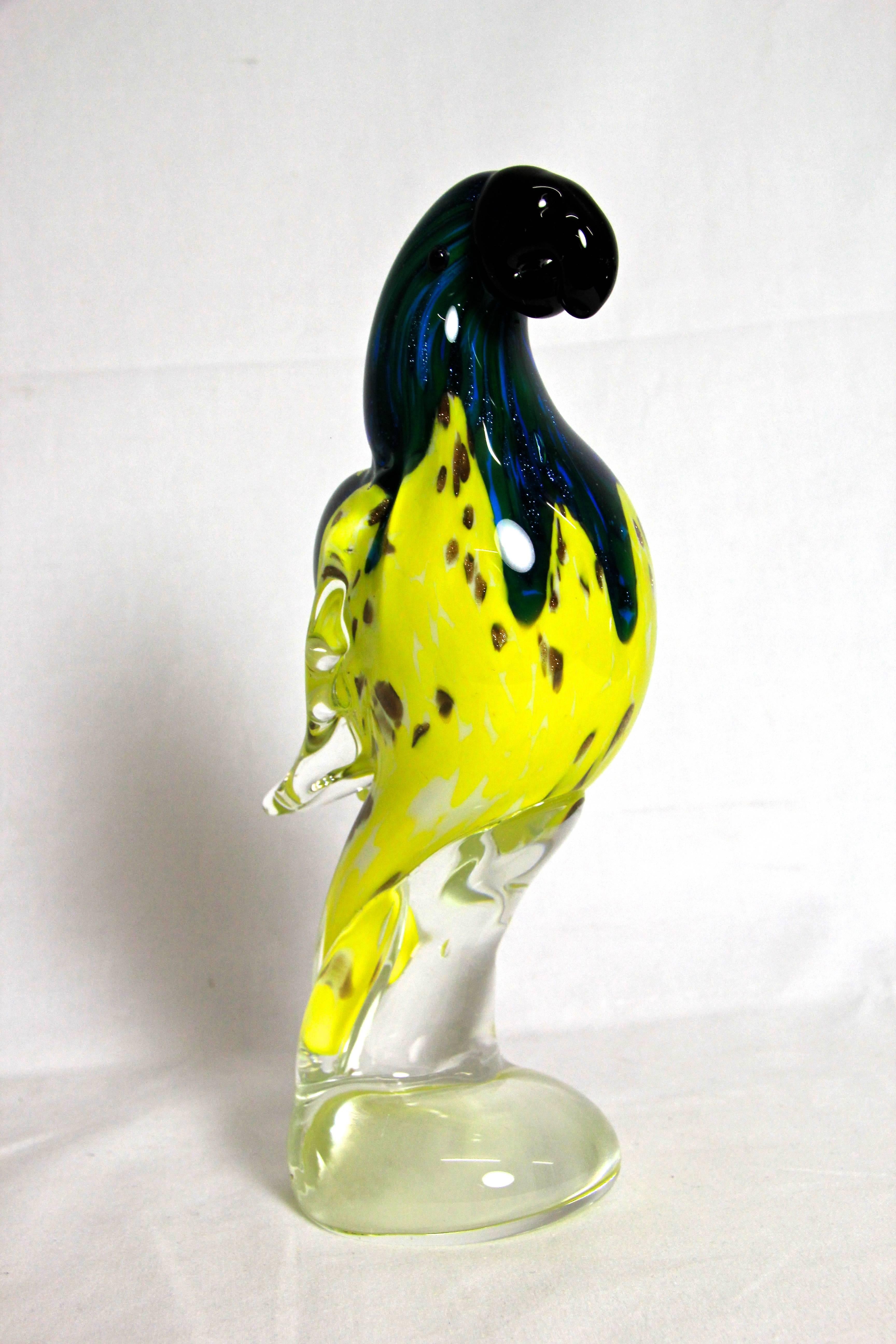 In this selection we are offering you eight properly selected Murano glass art pieces in absolute excellent quality. Every connoisseur/collector will know what we are talking about! 
This beautiful Murano glass art Parrot is the 6th piece of our